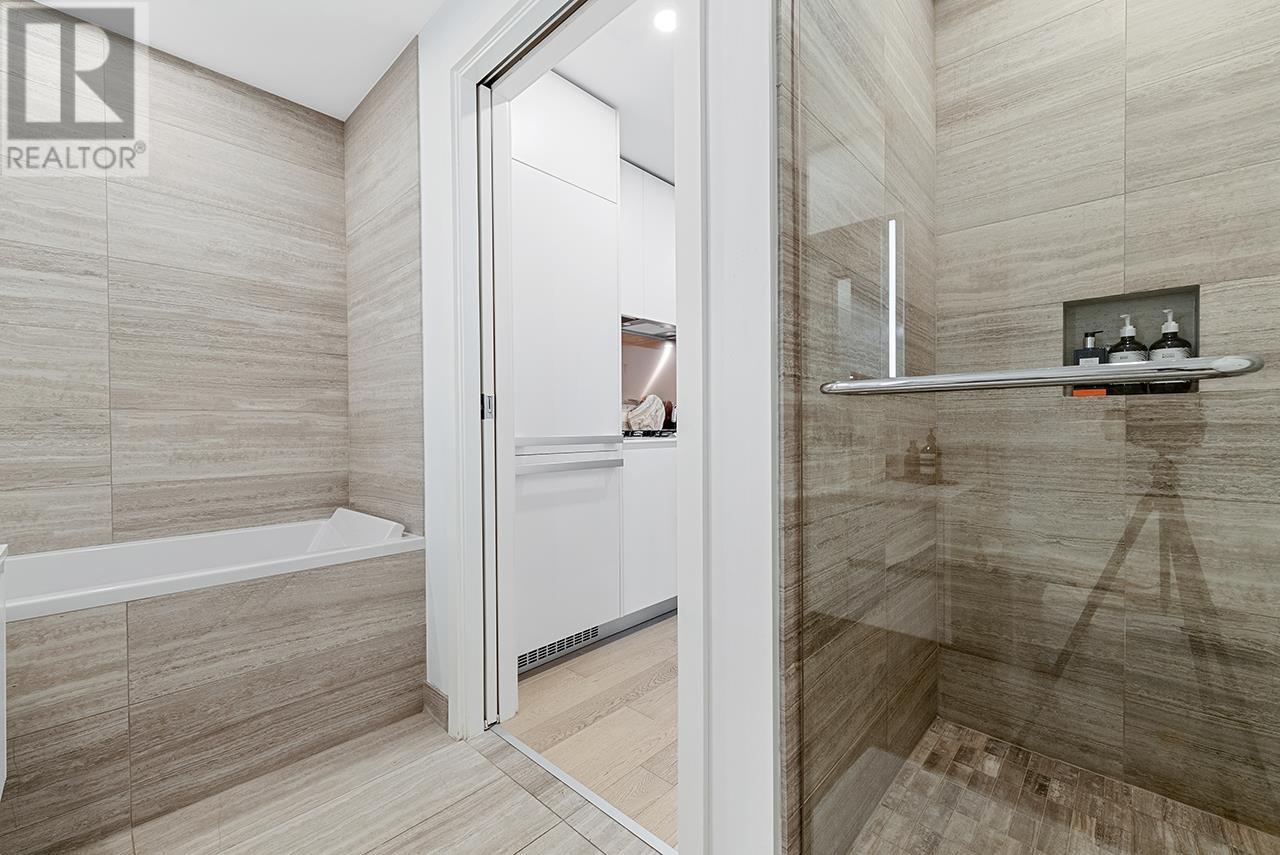 Listing Picture 15 of 25 : 1106 1480 HOWE STREET, Vancouver / 溫哥華 - 魯藝地產 Yvonne Lu Group - MLS Medallion Club Member