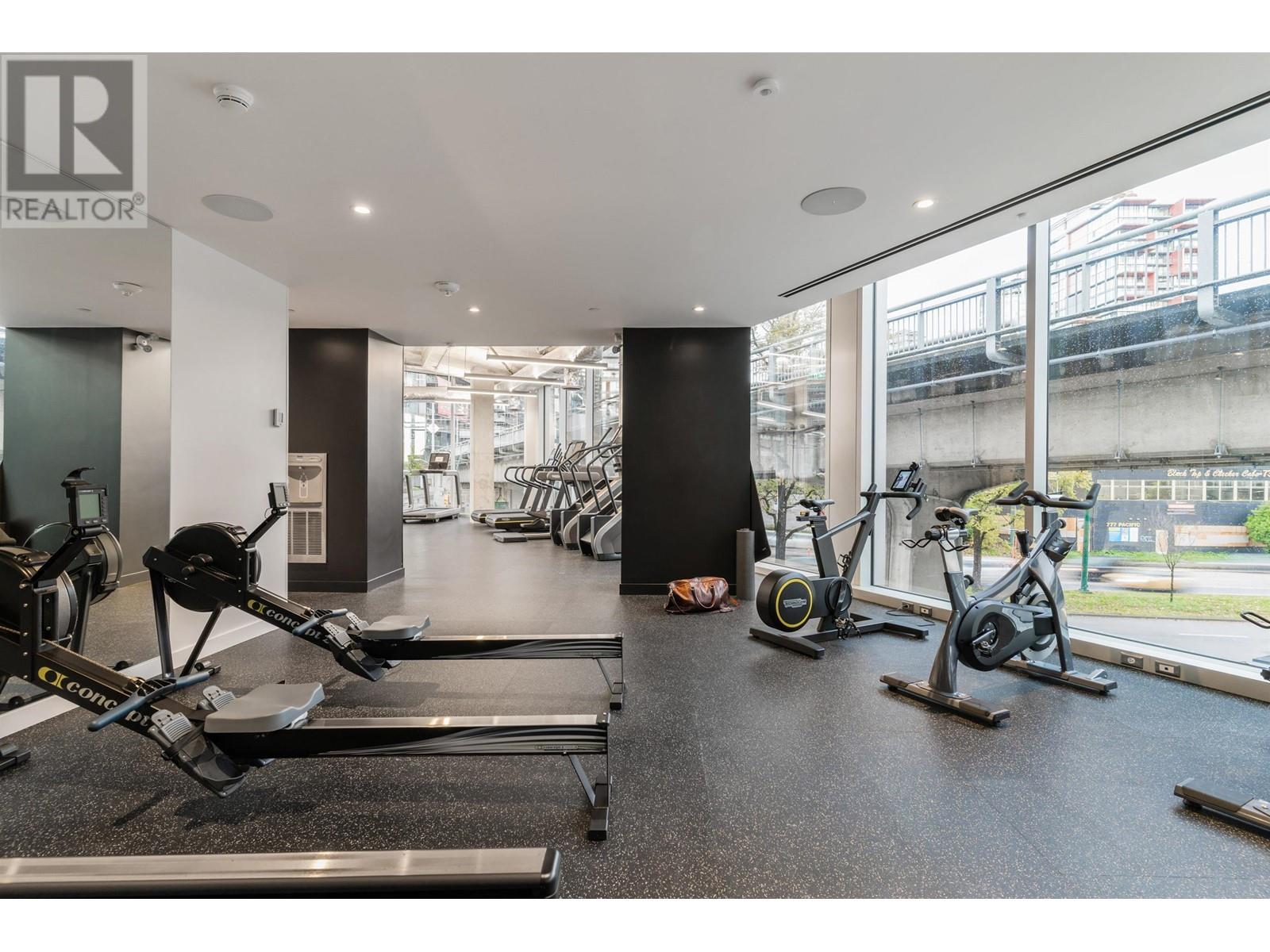 Listing Picture 24 of 25 : 1106 1480 HOWE STREET, Vancouver / 溫哥華 - 魯藝地產 Yvonne Lu Group - MLS Medallion Club Member