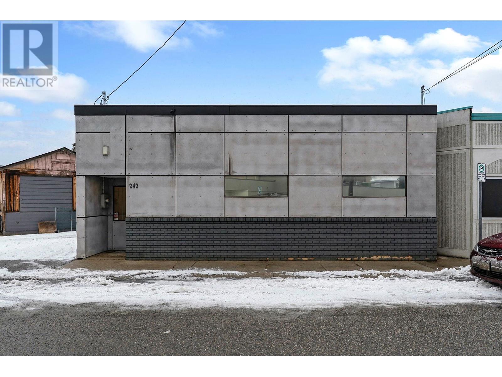 242 Haynes Street, Penticton, British Columbia  V2A 5R9 - Photo 2 - 10336628