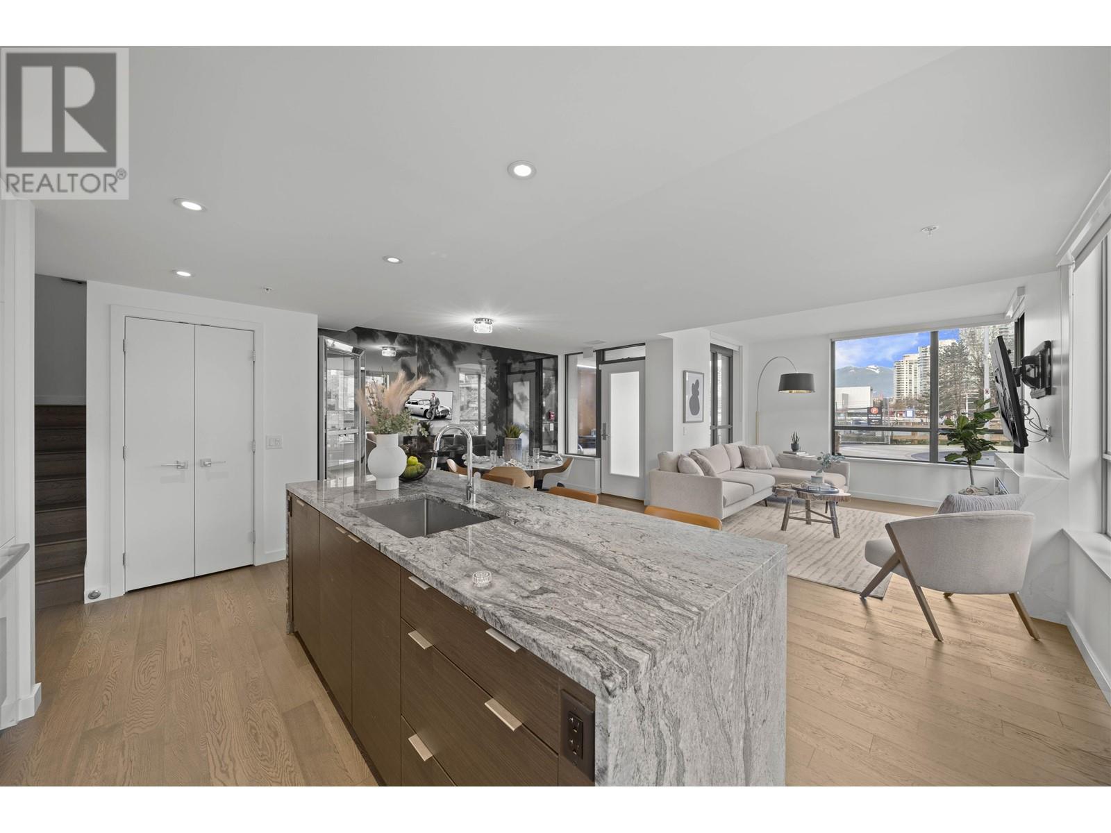 Listing Picture 11 of 40 : 1672 PULLMAN PORTER STREET, Vancouver / 溫哥華 - 魯藝地產 Yvonne Lu Group - MLS Medallion Club Member