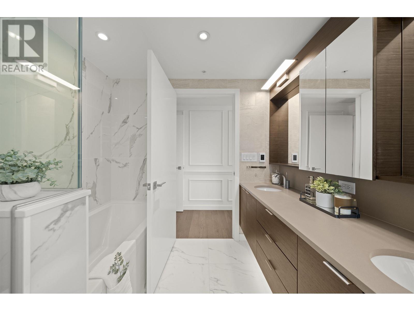 Listing Picture 20 of 40 : 1672 PULLMAN PORTER STREET, Vancouver / 溫哥華 - 魯藝地產 Yvonne Lu Group - MLS Medallion Club Member