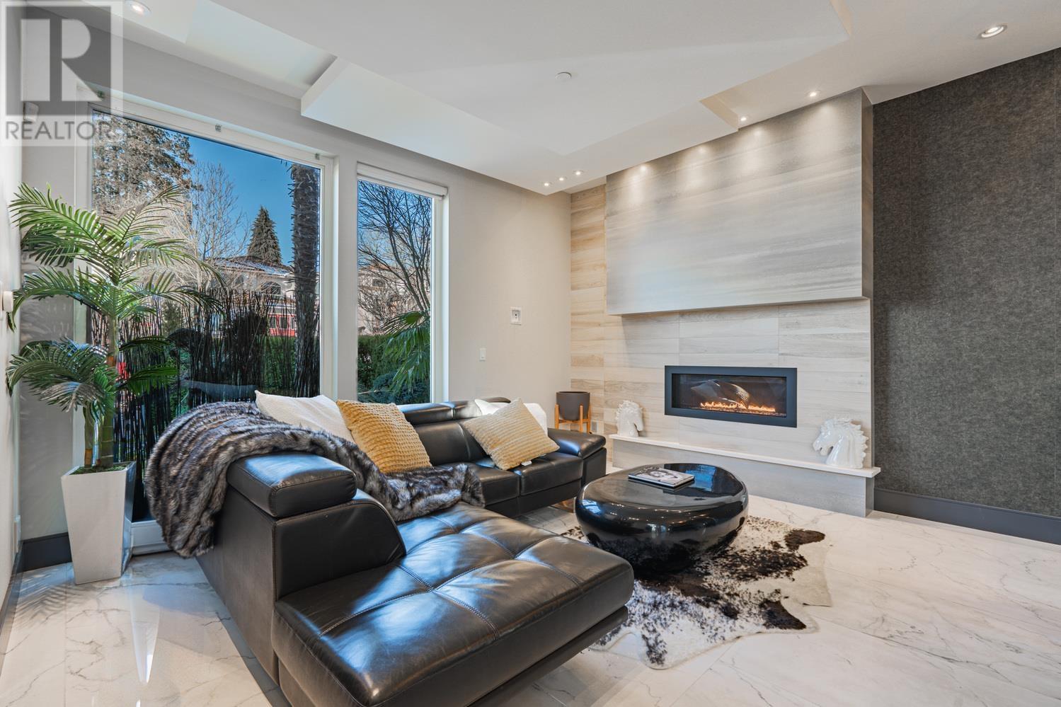 1072 E 39th Avenue, Vancouver, British Columbia  V5W 1L1 - Photo 2 - R2970715