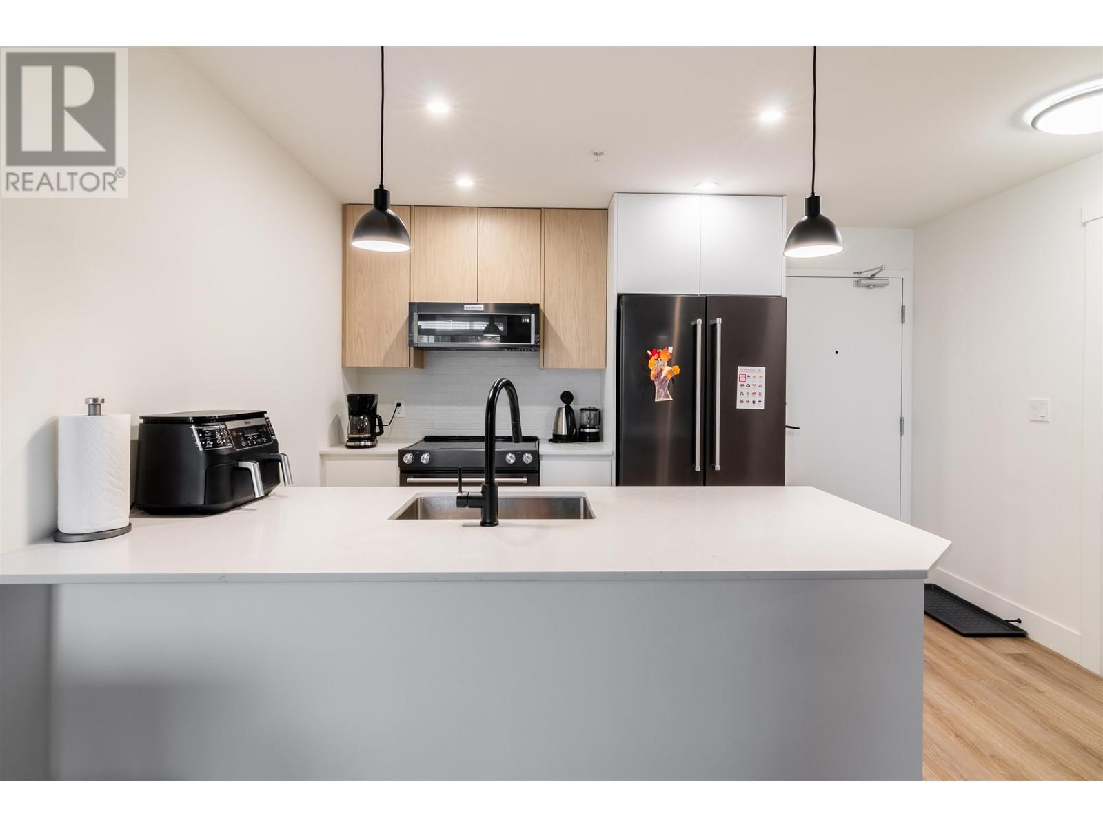 Property at 1106 2180 KELLY AVENUE image 2