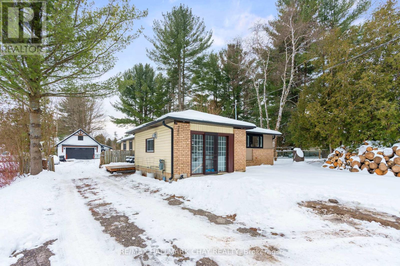Property at 731 PINEGROVE AVENUE image 2