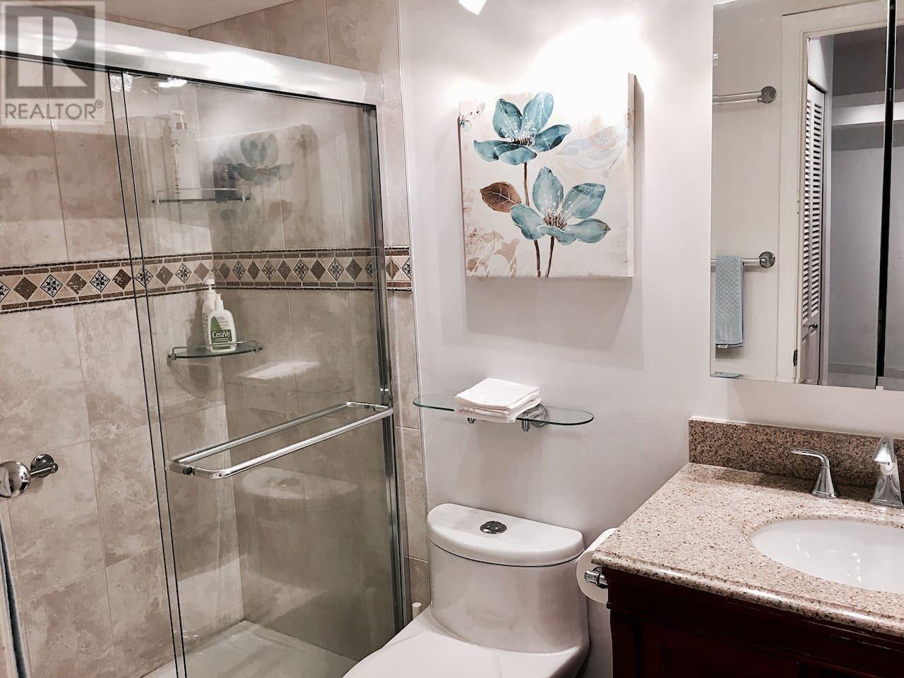 Listing Picture 11 of 13 : 4 1101 W 8TH AVENUE, Vancouver / 溫哥華 - 魯藝地產 Yvonne Lu Group - MLS Medallion Club Member