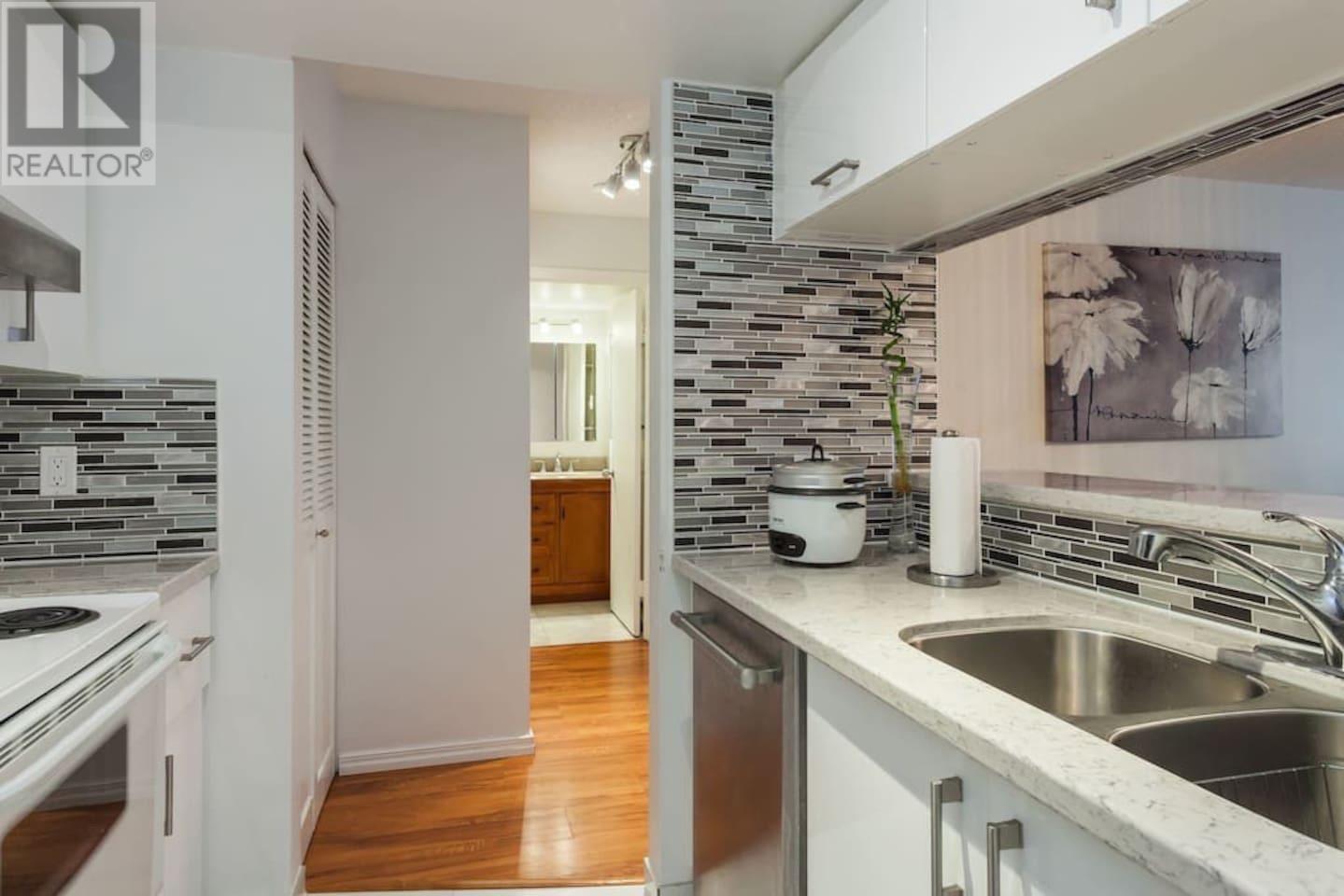 Listing Picture 8 of 13 : 4 1101 W 8TH AVENUE, Vancouver / 溫哥華 - 魯藝地產 Yvonne Lu Group - MLS Medallion Club Member