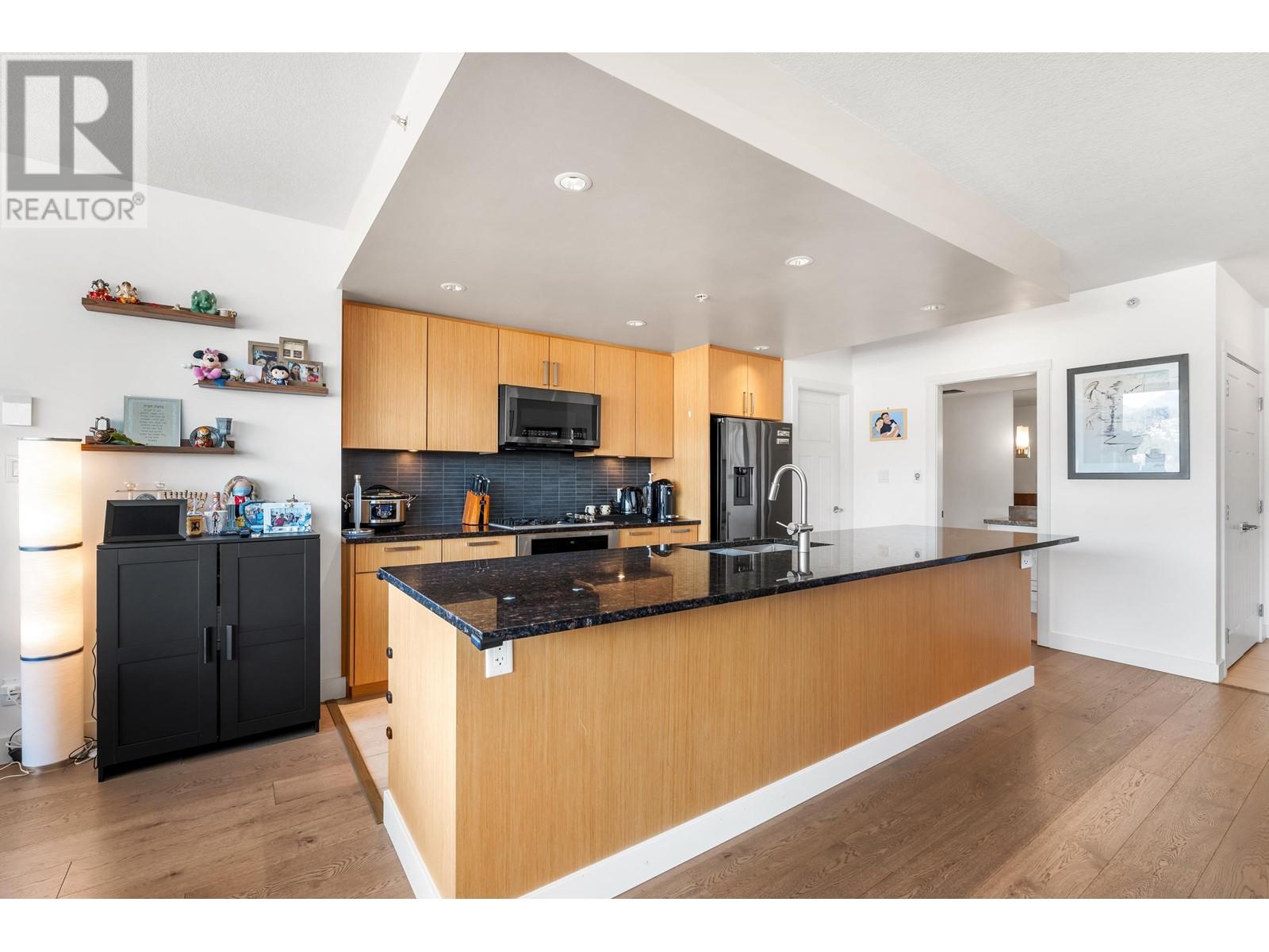 3103 2978 Glen Drive, Coquitlam, British Columbia  V3B 0C3 - Photo 4 - R2970765