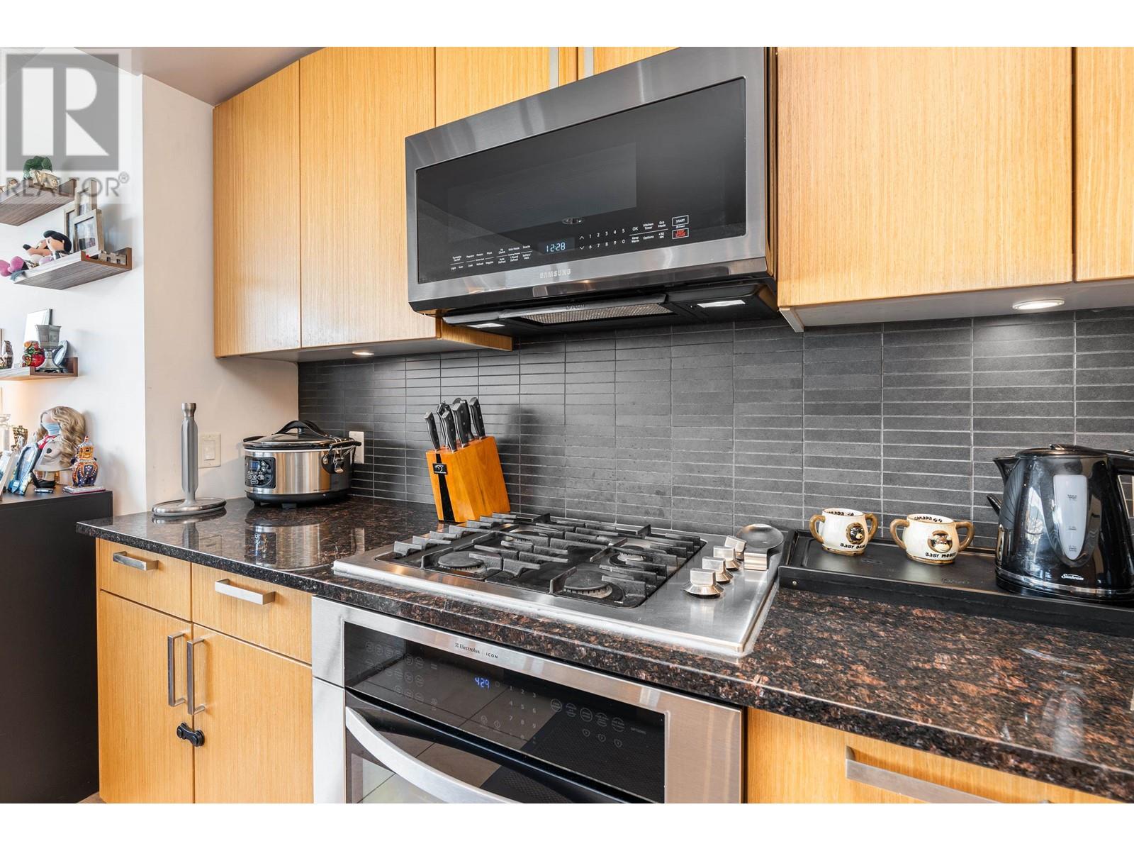 3103 2978 Glen Drive, Coquitlam, British Columbia  V3B 0C3 - Photo 6 - R2970765