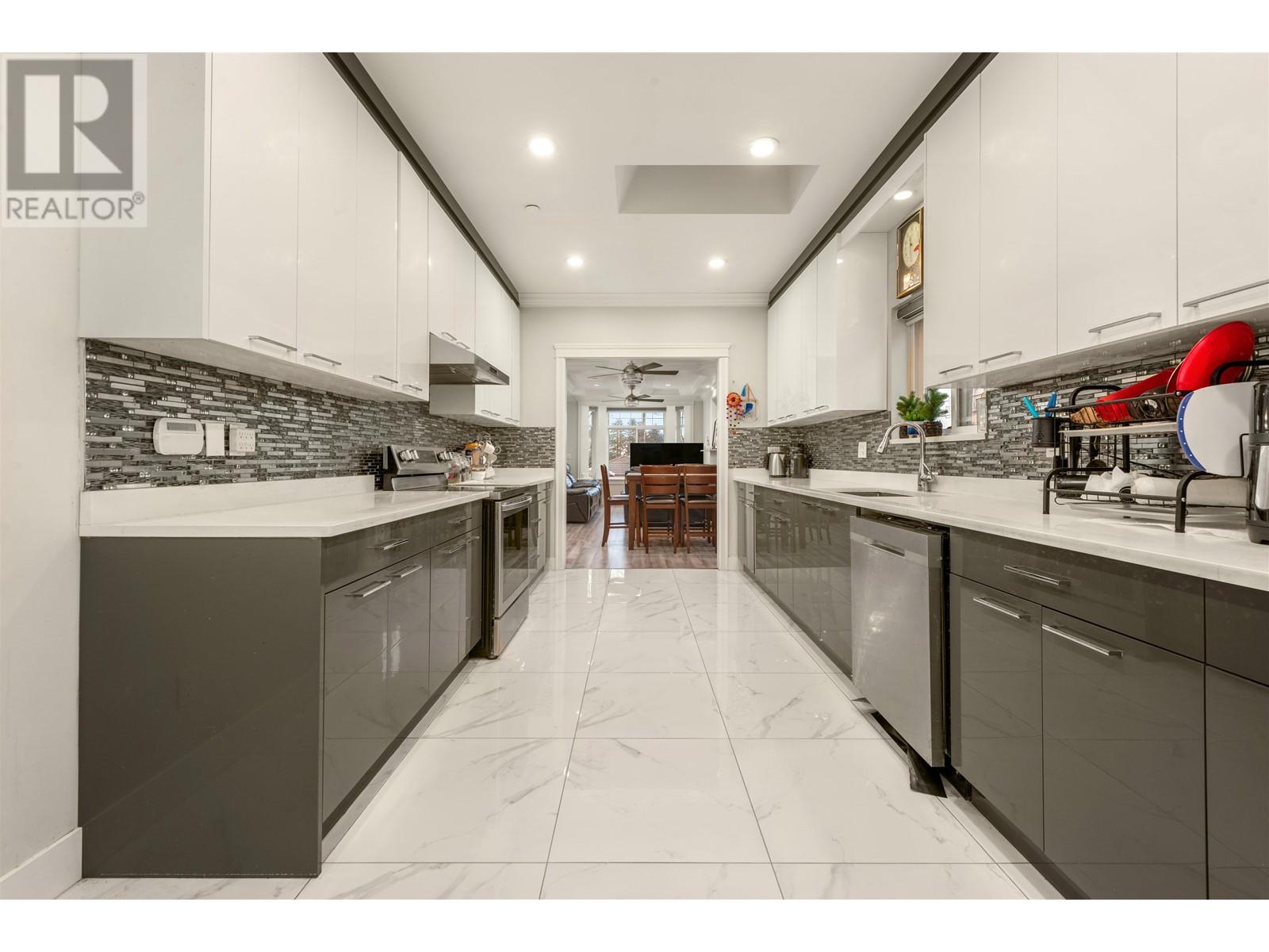 Listing Picture 10 of 16 : 765 SKEENA STREET, Vancouver / 溫哥華 - 魯藝地產 Yvonne Lu Group - MLS Medallion Club Member