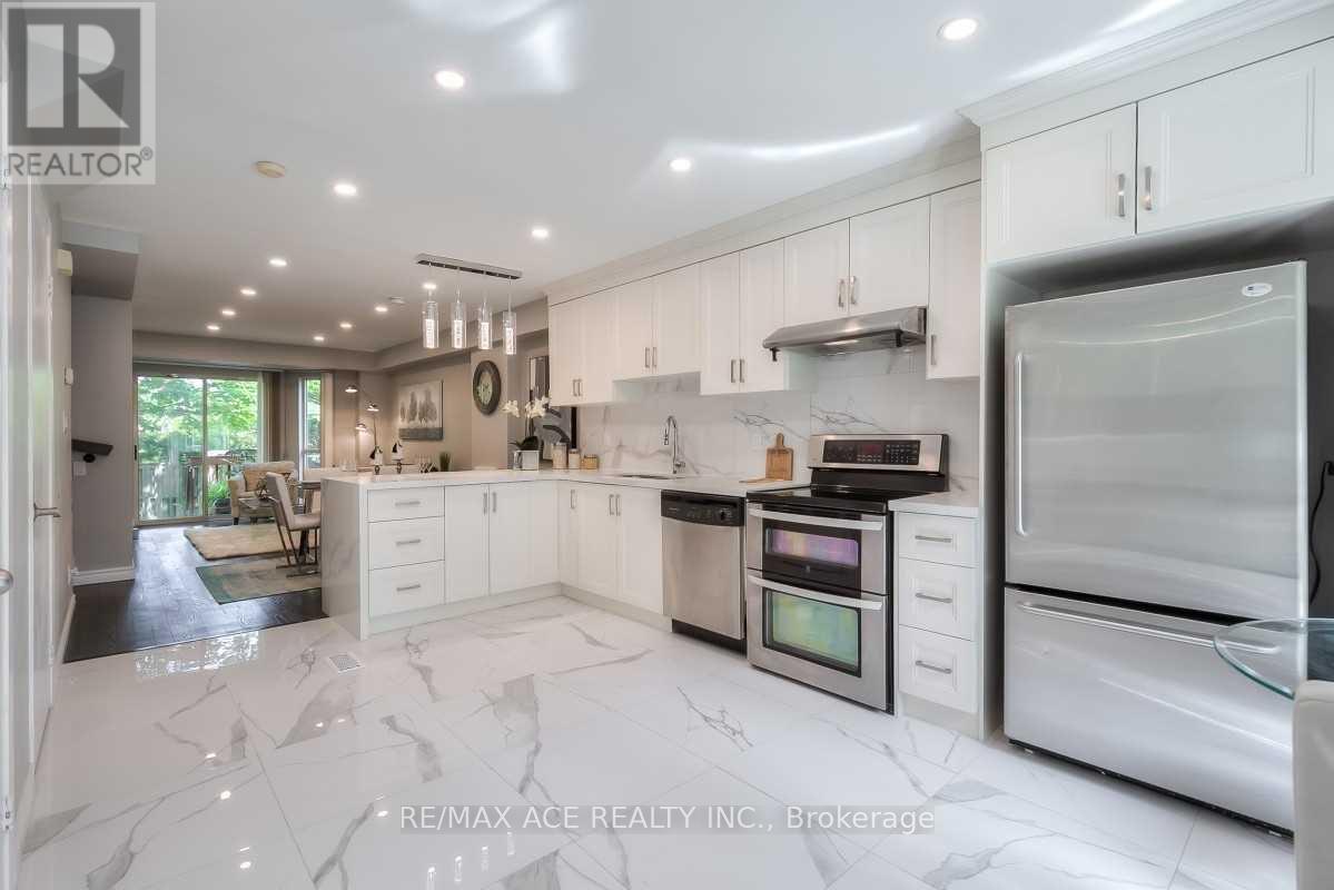 Property at TH10 - 2472 EGLINTON AVENUE E image 3