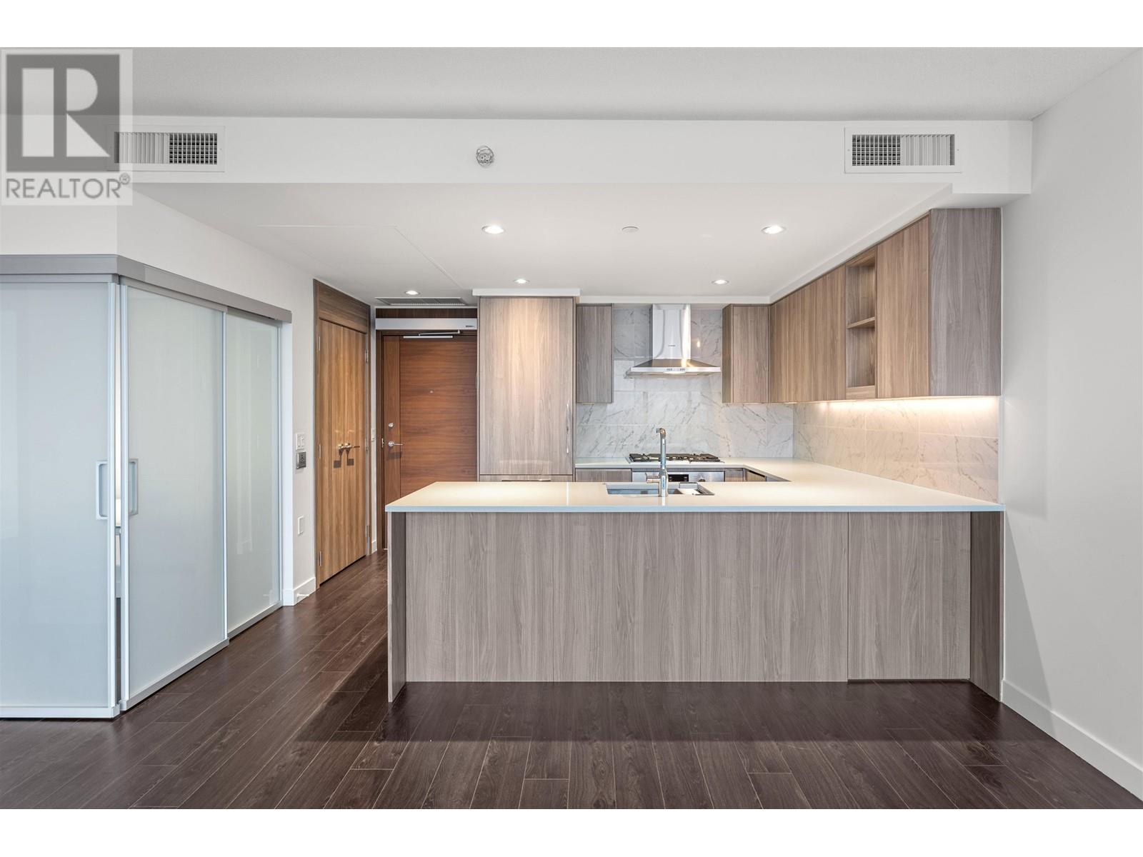 Listing Picture 4 of 36 : 4107 4720 LOUGHEED HIGHWAY, Burnaby / 本拿比 - 魯藝地產 Yvonne Lu Group - MLS Medallion Club Member