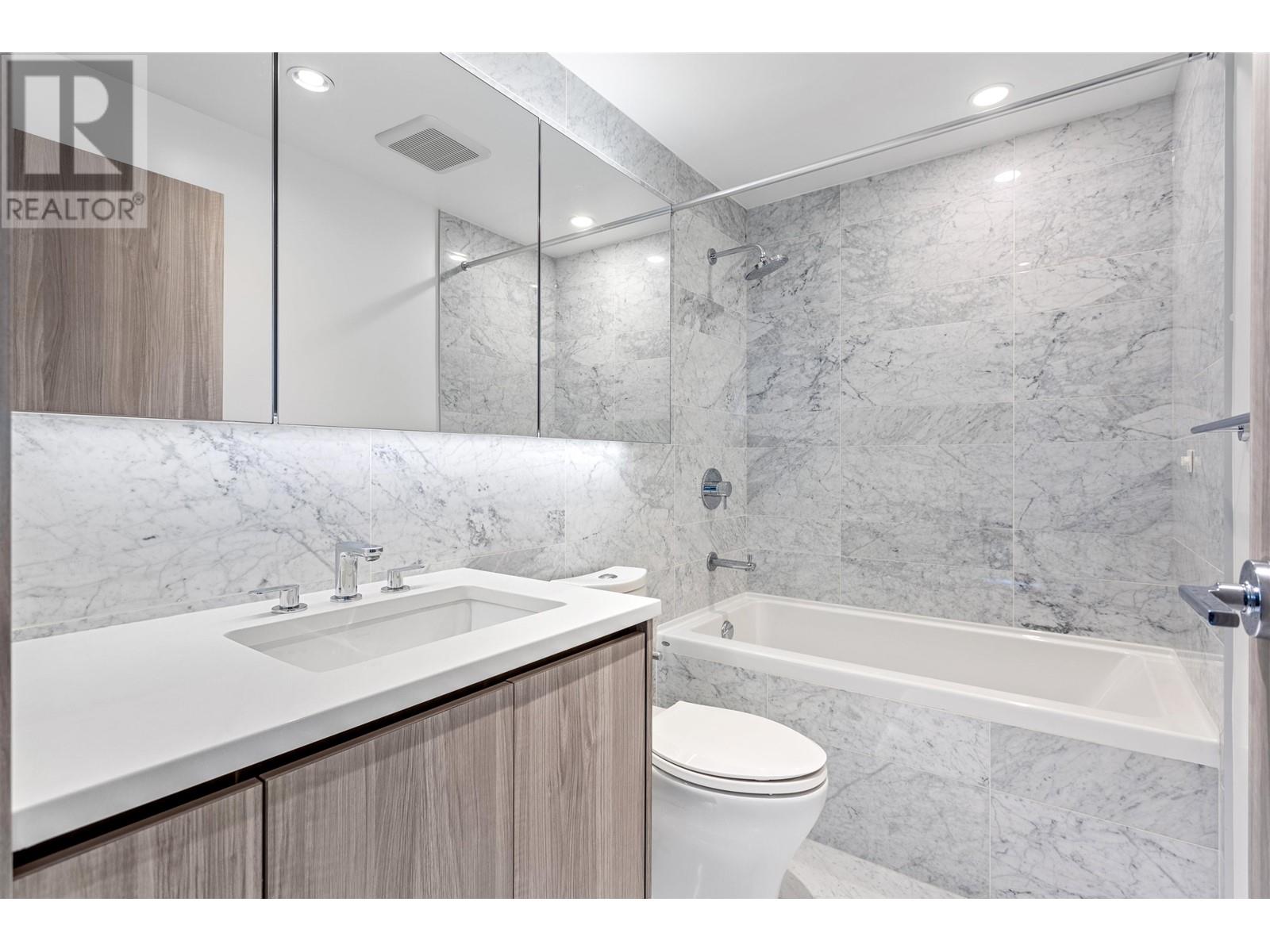 Listing Picture 30 of 36 : 4107 4720 LOUGHEED HIGHWAY, Burnaby / 本拿比 - 魯藝地產 Yvonne Lu Group - MLS Medallion Club Member