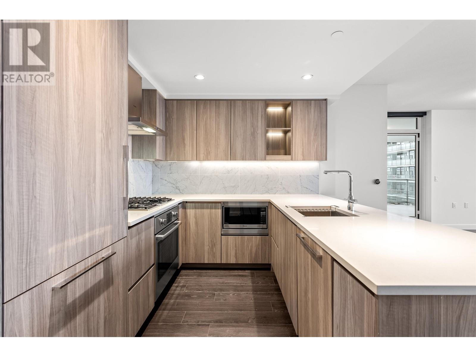 Listing Picture 5 of 36 : 4107 4720 LOUGHEED HIGHWAY, Burnaby / 本拿比 - 魯藝地產 Yvonne Lu Group - MLS Medallion Club Member