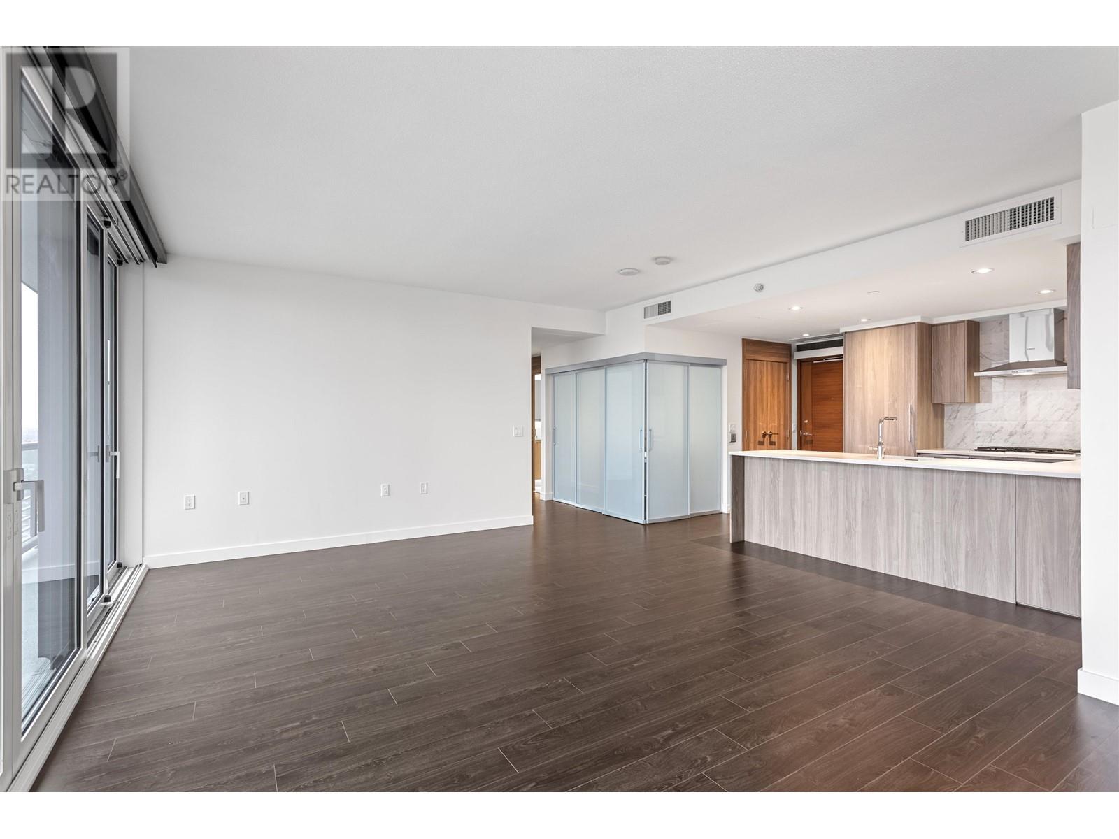 Listing Picture 8 of 36 : 4107 4720 LOUGHEED HIGHWAY, Burnaby / 本拿比 - 魯藝地產 Yvonne Lu Group - MLS Medallion Club Member