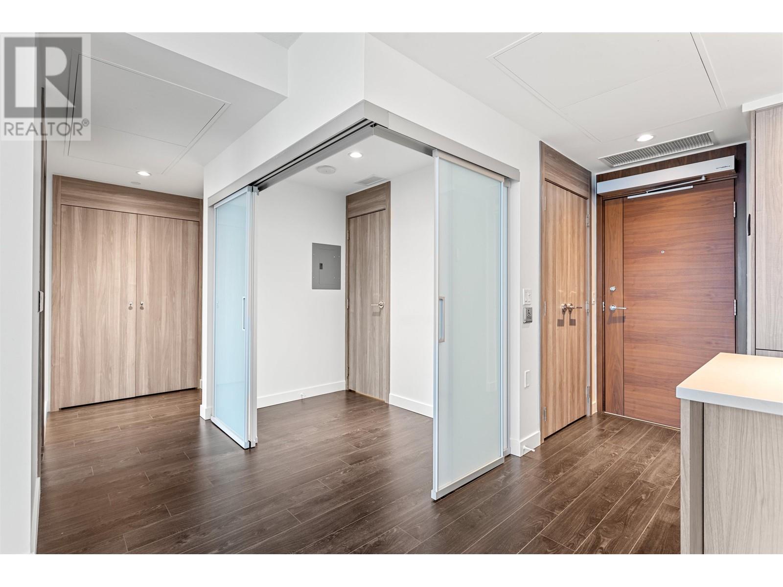 Listing Picture 12 of 36 : 4107 4720 LOUGHEED HIGHWAY, Burnaby / 本拿比 - 魯藝地產 Yvonne Lu Group - MLS Medallion Club Member