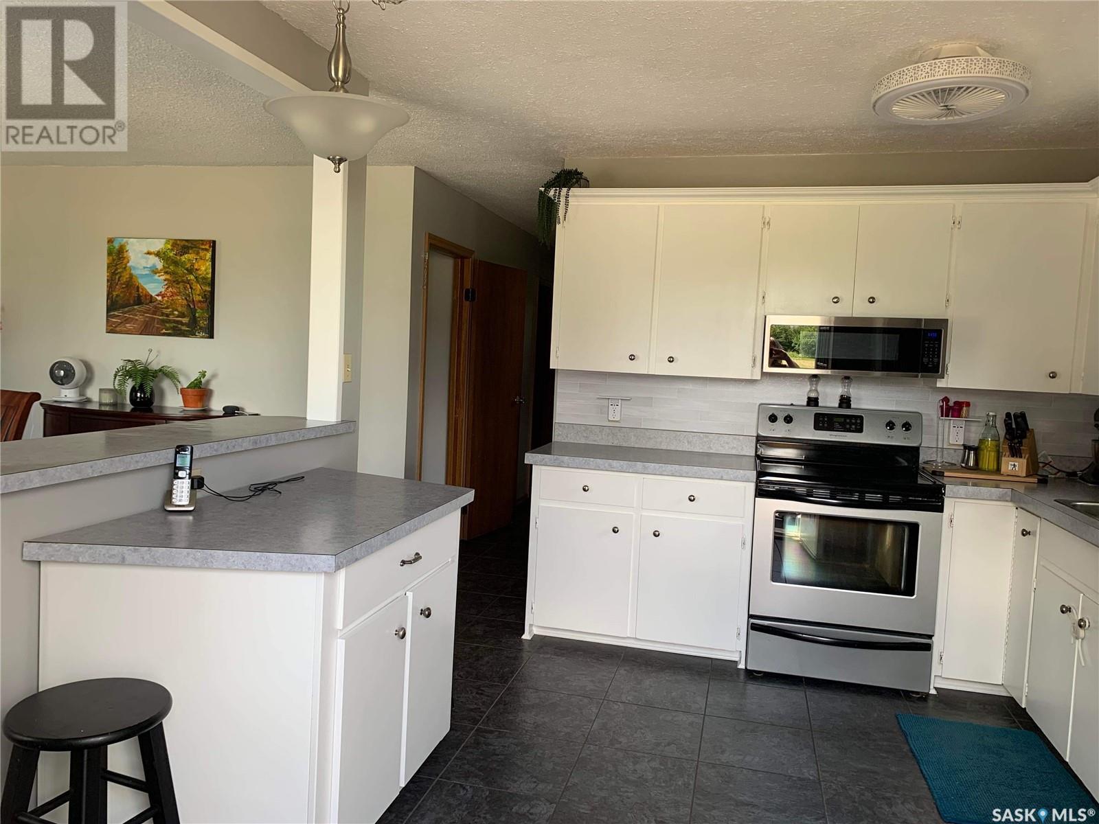 Property at 104 1st STREET E image 3