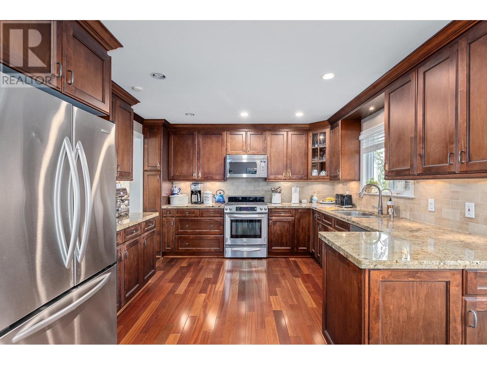1122 Rochester Avenue, Coquitlam, British Columbia  V3K 2X4 - Photo 11 - R2970756