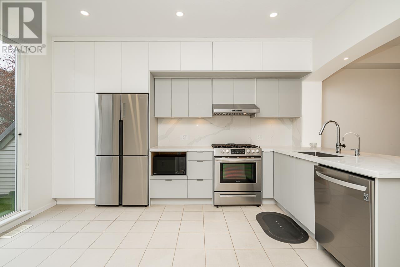 Listing Picture 3 of 32 : 12 9088 HALSTON COURT, Burnaby / 本拿比 - 魯藝地產 Yvonne Lu Group - MLS Medallion Club Member