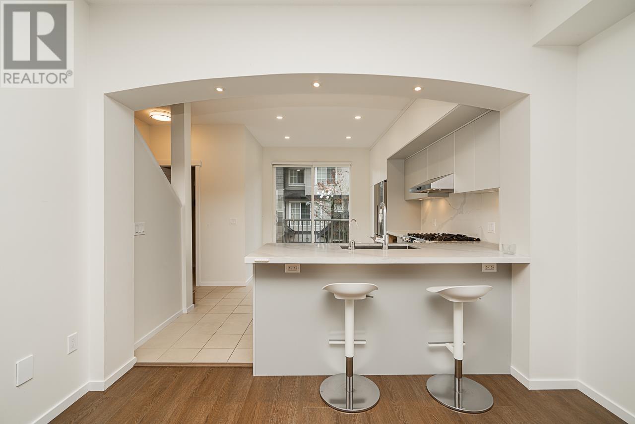 Listing Picture 4 of 32 : 12 9088 HALSTON COURT, Burnaby / 本拿比 - 魯藝地產 Yvonne Lu Group - MLS Medallion Club Member