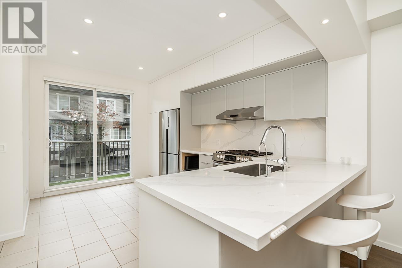 Listing Picture 5 of 32 : 12 9088 HALSTON COURT, Burnaby / 本拿比 - 魯藝地產 Yvonne Lu Group - MLS Medallion Club Member