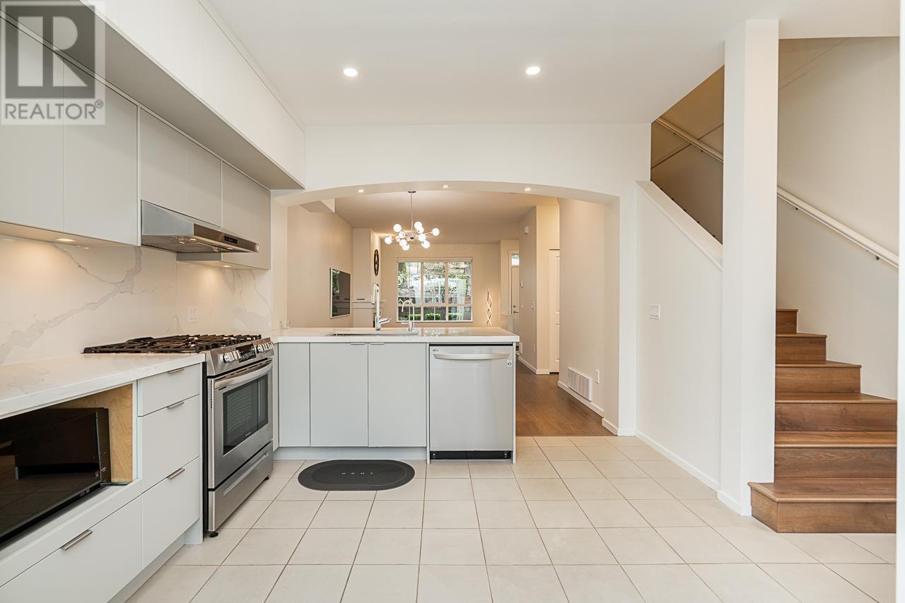 Listing Picture 2 of 32 : 12 9088 HALSTON COURT, Burnaby / 本拿比 - 魯藝地產 Yvonne Lu Group - MLS Medallion Club Member