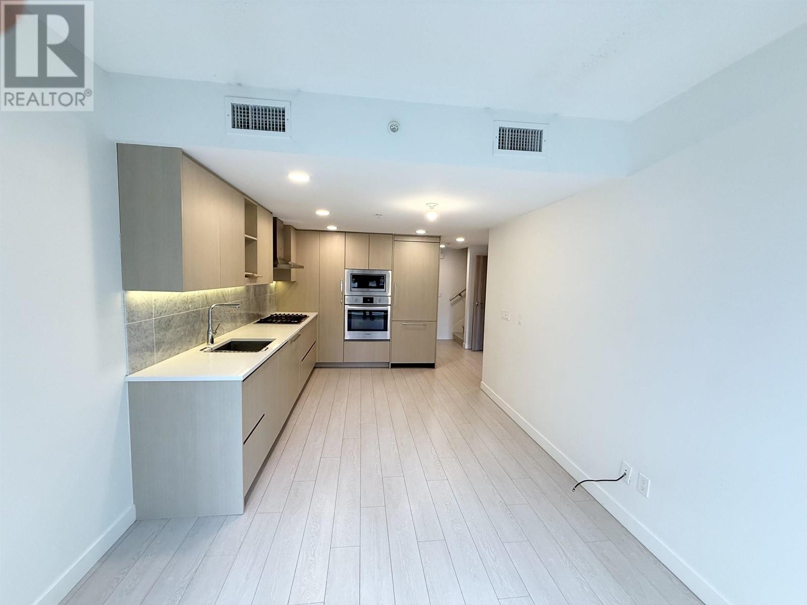 Listing Picture 2 of 19 : 205 8800 HAZELBRIDGE WAY, Richmond / 烈治文 - 魯藝地產 Yvonne Lu Group - MLS Medallion Club Member