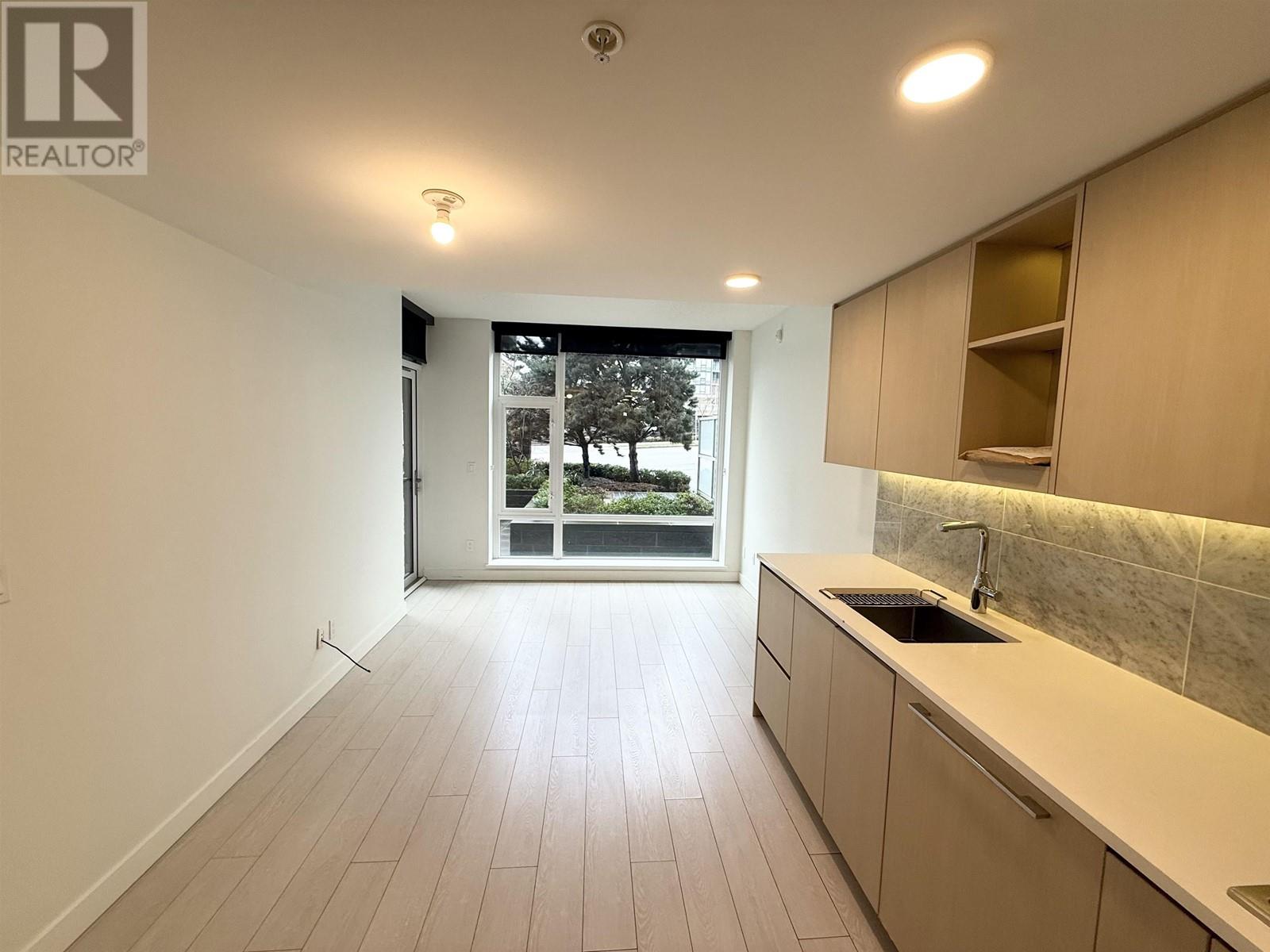 Listing Picture 3 of 19 : 205 8800 HAZELBRIDGE WAY, Richmond / 烈治文 - 魯藝地產 Yvonne Lu Group - MLS Medallion Club Member