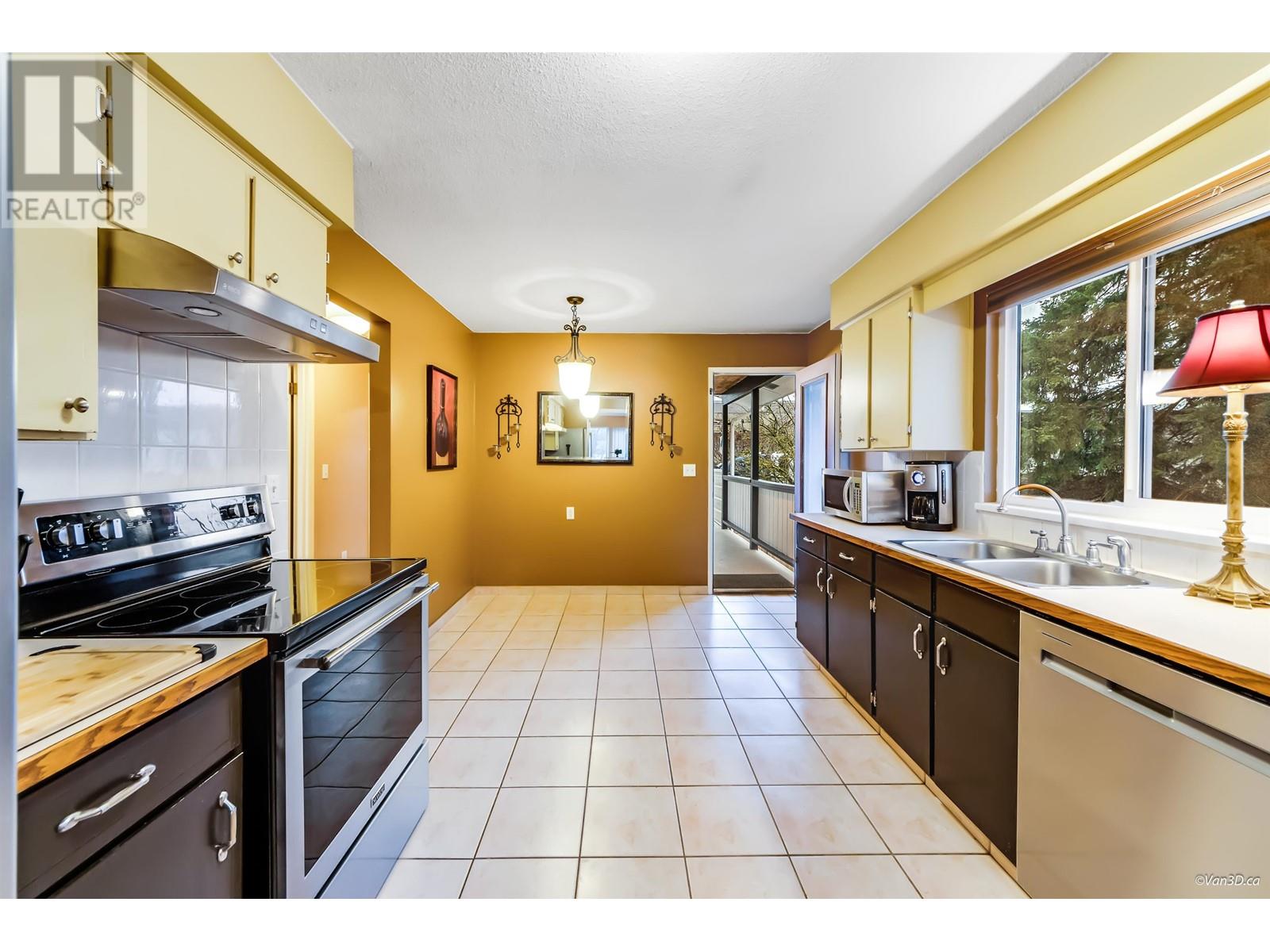 1924 Westminster Avenue, Port Coquitlam, British Columbia  V3B 1E8 - Photo 10 - R2970744