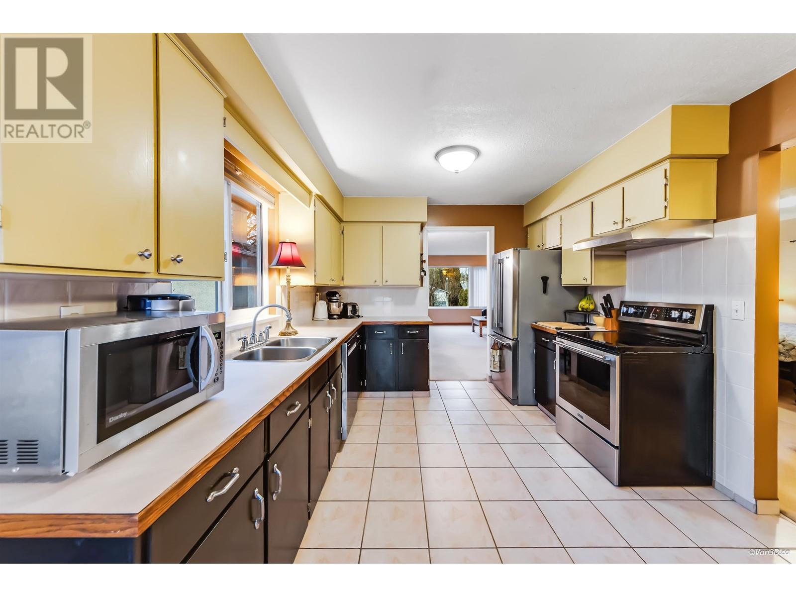1924 Westminster Avenue, Port Coquitlam, British Columbia  V3B 1E8 - Photo 9 - R2970744