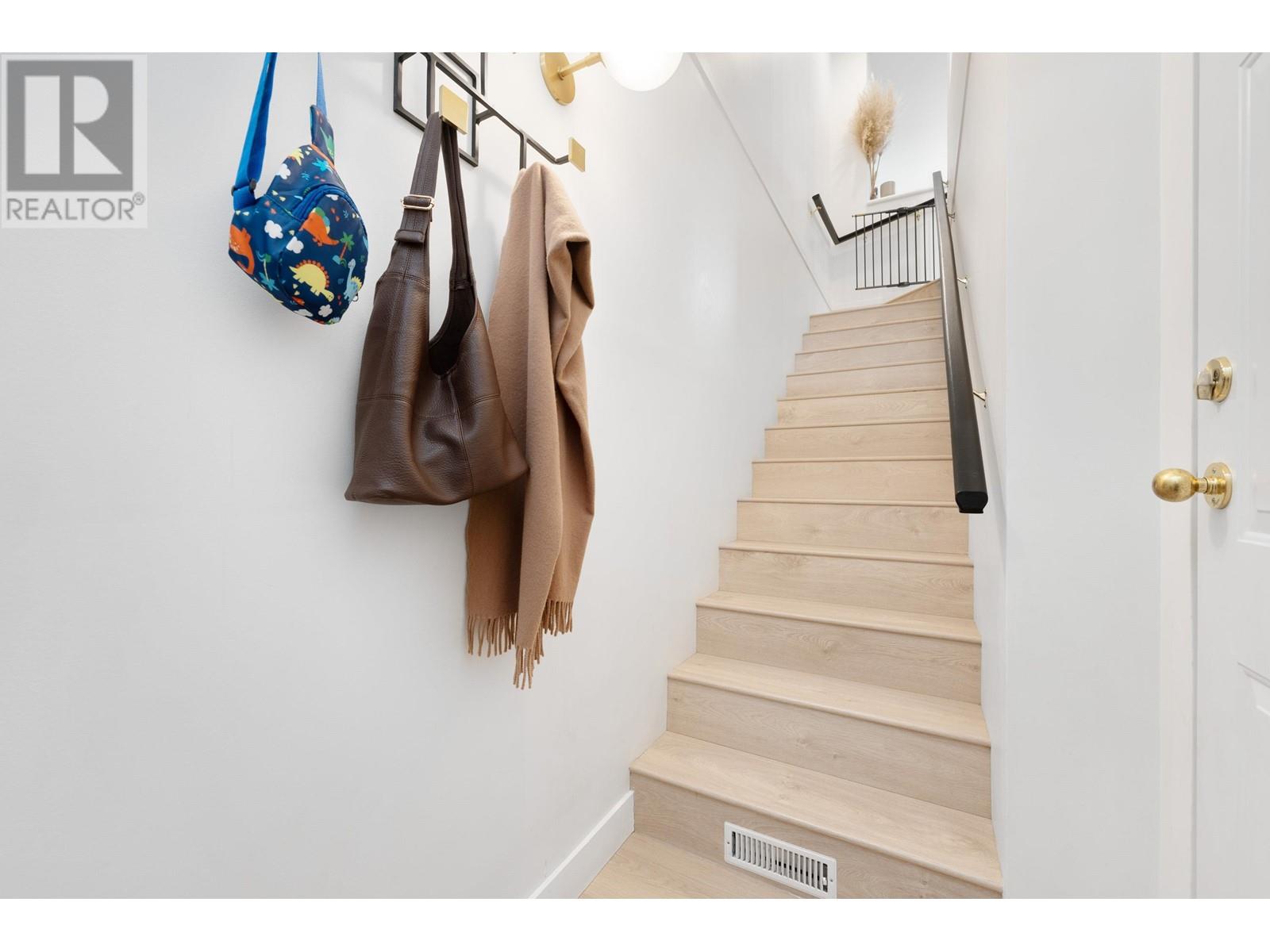 Listing Picture 27 of 37 : 83 6588 BARNARD DRIVE, Richmond / 烈治文 - 魯藝地產 Yvonne Lu Group - MLS Medallion Club Member