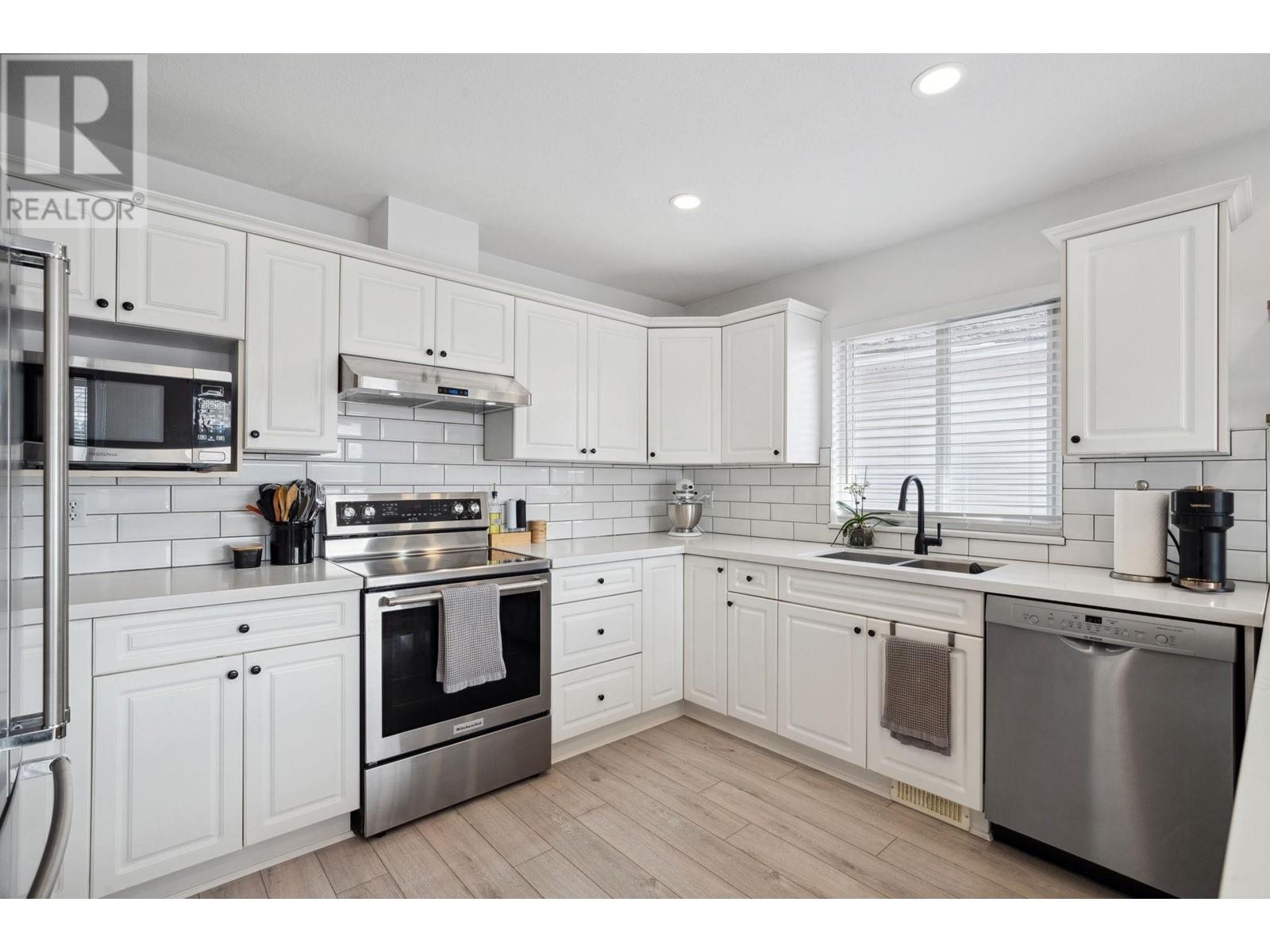 126 San Juan Place, Coquitlam, British Columbia  V3K 6Y8 - Photo 6 - R2970785