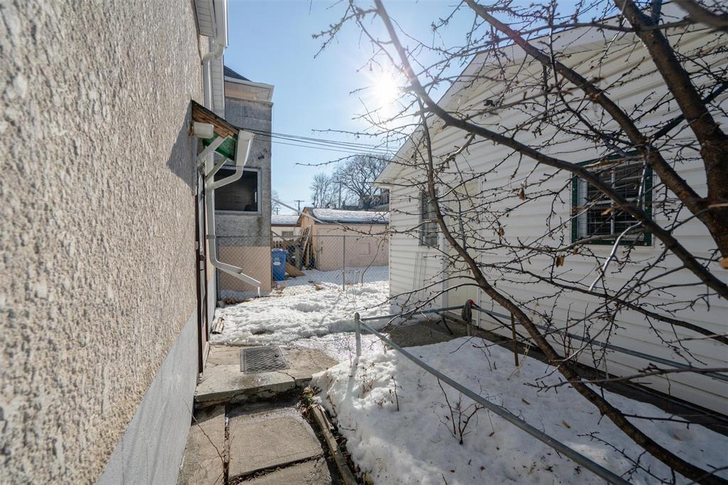 164 Alfred Avenue, Winnipeg, Manitoba  R2W 1X1 - Photo 1 - 202503689