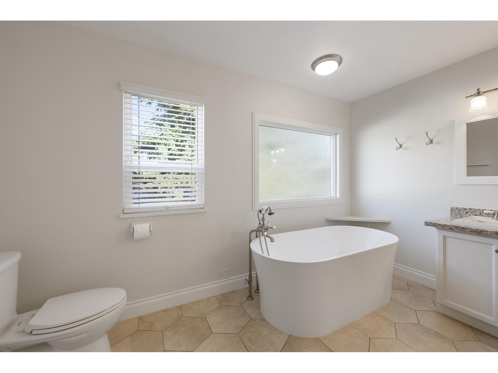 14027 Blackburn Avenue, White Rock, British Columbia  V4B 2Z6 - Photo 19 - R2969979