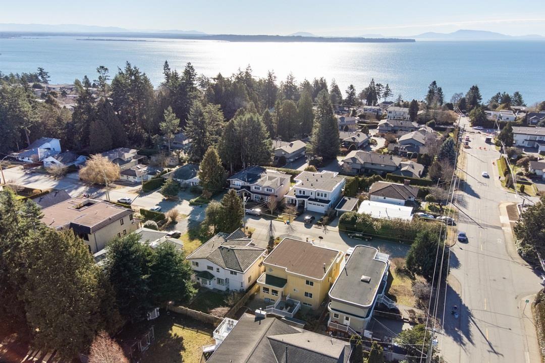 14027 Blackburn Avenue, White Rock, British Columbia  V4B 2Z6 - Photo 3 - R2969979