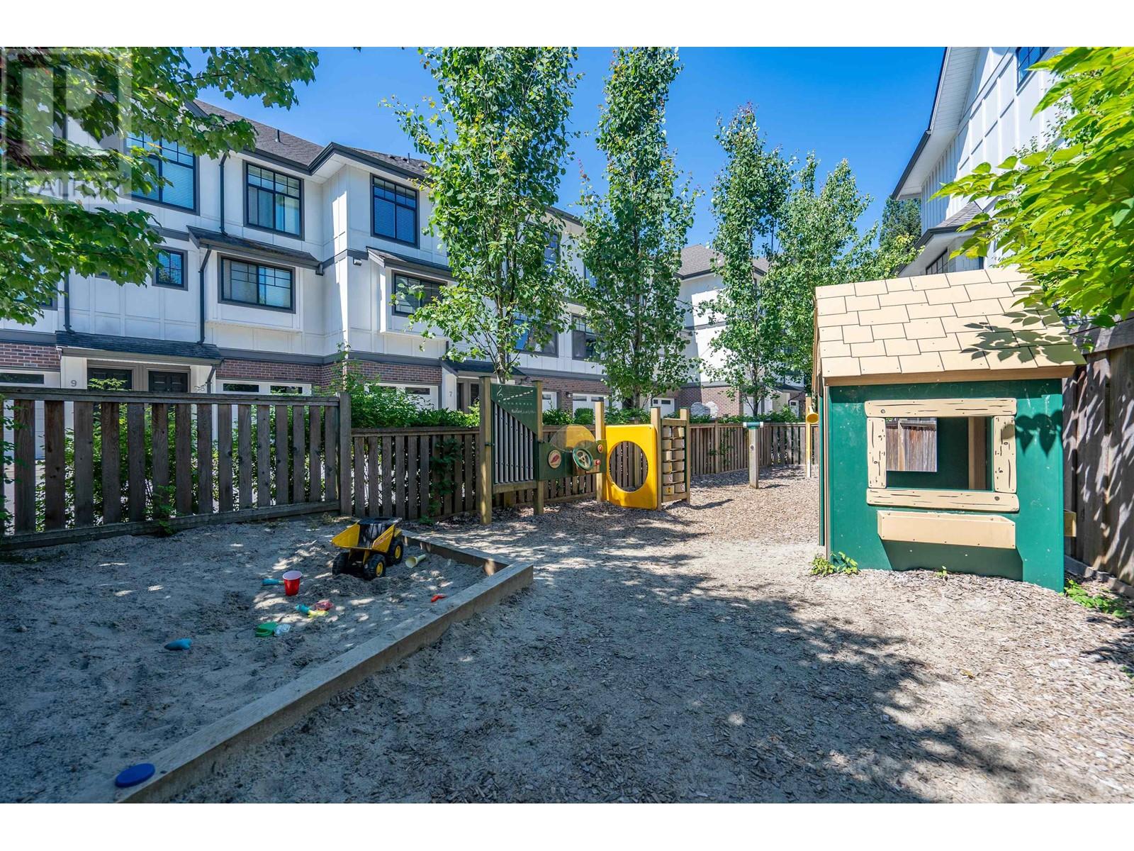 Listing Picture 18 of 26 : 3 5188 SAVILE ROW, Burnaby / 本拿比 - 魯藝地產 Yvonne Lu Group - MLS Medallion Club Member