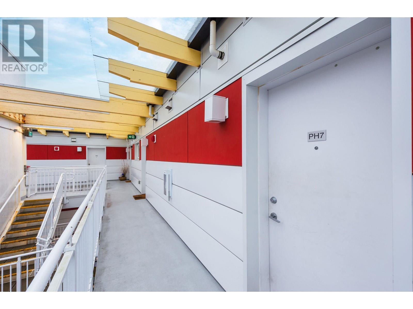 Listing Picture 30 of 31 : PH7 688 E 19TH AVENUE, Vancouver / 溫哥華 - 魯藝地產 Yvonne Lu Group - MLS Medallion Club Member