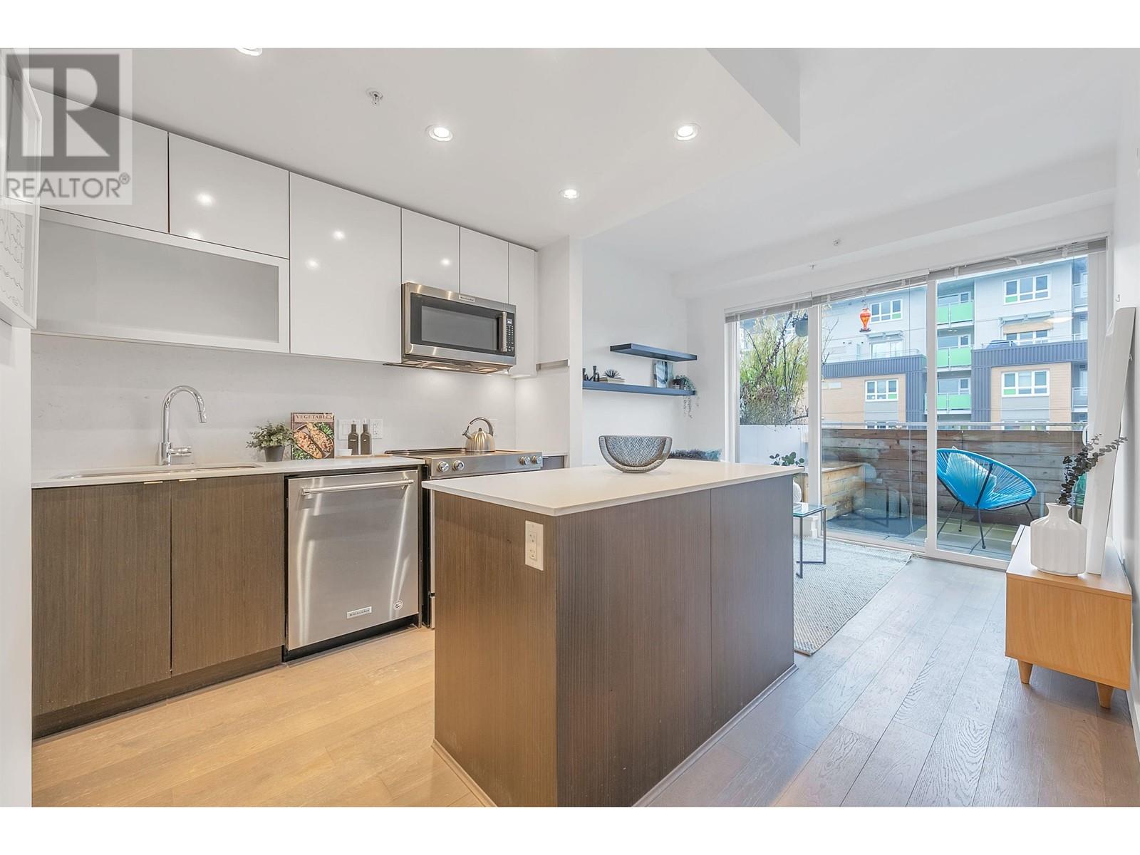 Listing Picture 12 of 31 : PH7 688 E 19TH AVENUE, Vancouver / 溫哥華 - 魯藝地產 Yvonne Lu Group - MLS Medallion Club Member