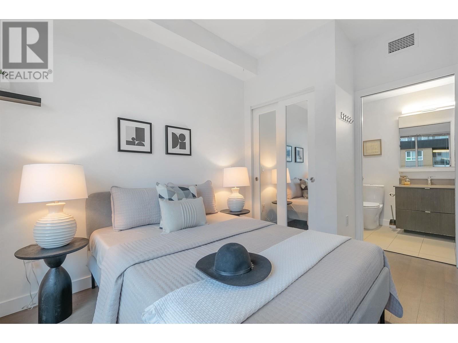 Listing Picture 15 of 31 : PH7 688 E 19TH AVENUE, Vancouver / 溫哥華 - 魯藝地產 Yvonne Lu Group - MLS Medallion Club Member