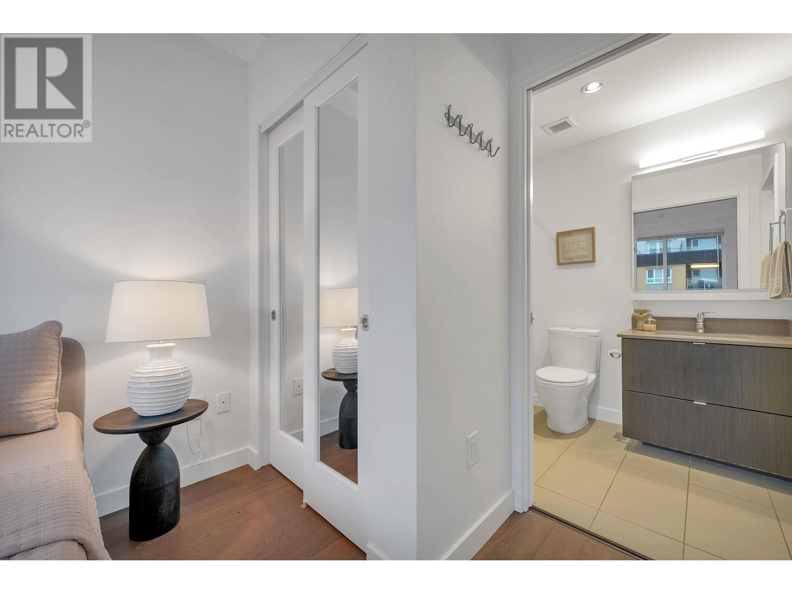 Listing Picture 17 of 31 : PH7 688 E 19TH AVENUE, Vancouver / 溫哥華 - 魯藝地產 Yvonne Lu Group - MLS Medallion Club Member