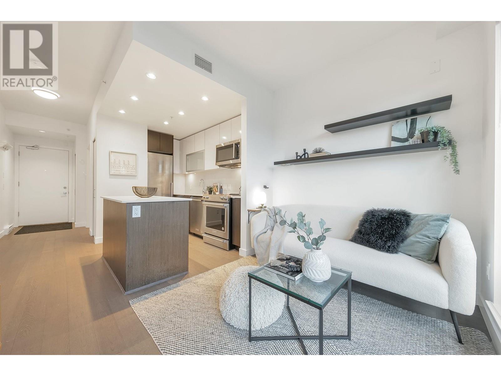 Listing Picture 13 of 31 : PH7 688 E 19TH AVENUE, Vancouver / 溫哥華 - 魯藝地產 Yvonne Lu Group - MLS Medallion Club Member