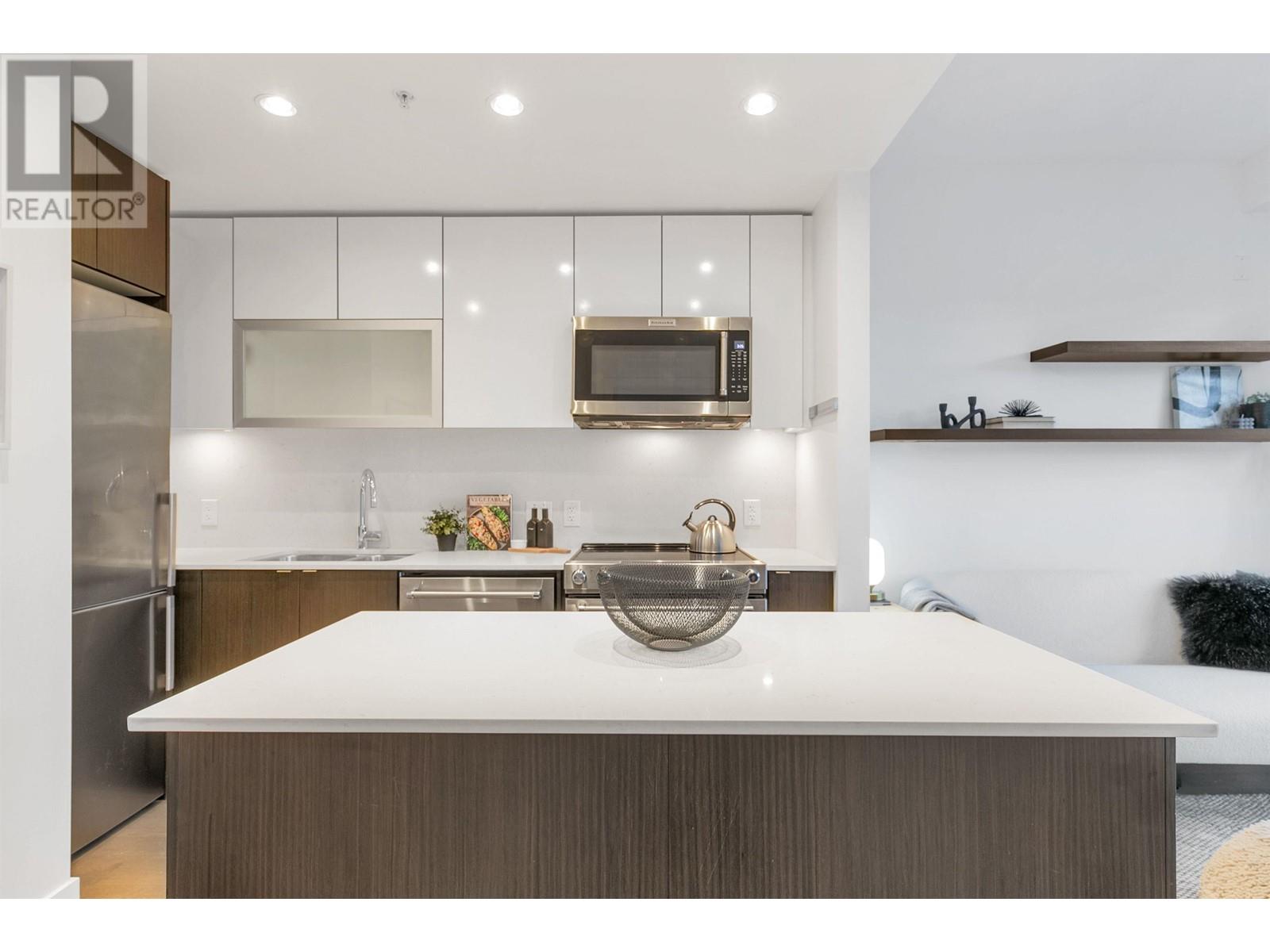 Listing Picture 9 of 31 : PH7 688 E 19TH AVENUE, Vancouver / 溫哥華 - 魯藝地產 Yvonne Lu Group - MLS Medallion Club Member