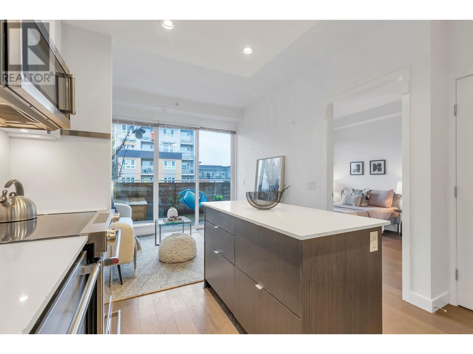 Listing Picture 10 of 31 : PH7 688 E 19TH AVENUE, Vancouver / 溫哥華 - 魯藝地產 Yvonne Lu Group - MLS Medallion Club Member