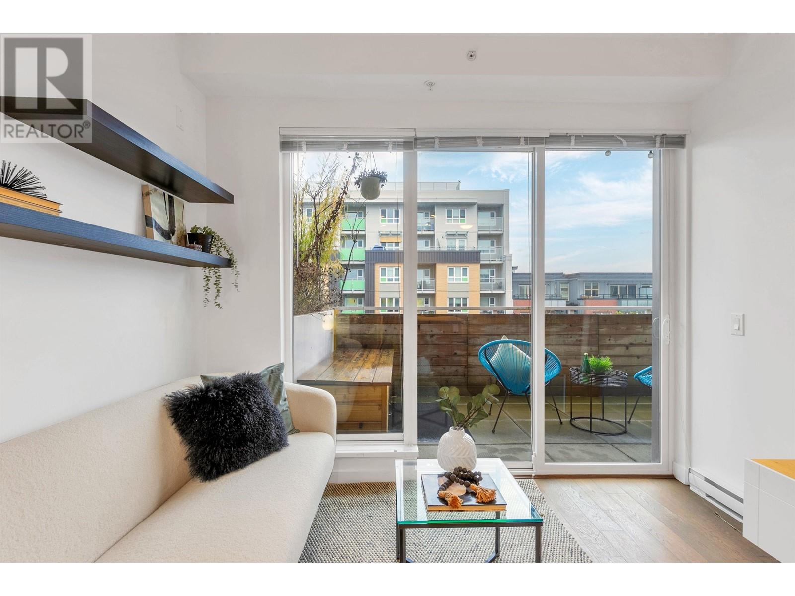 Listing Picture 4 of 31 : PH7 688 E 19TH AVENUE, Vancouver / 溫哥華 - 魯藝地產 Yvonne Lu Group - MLS Medallion Club Member