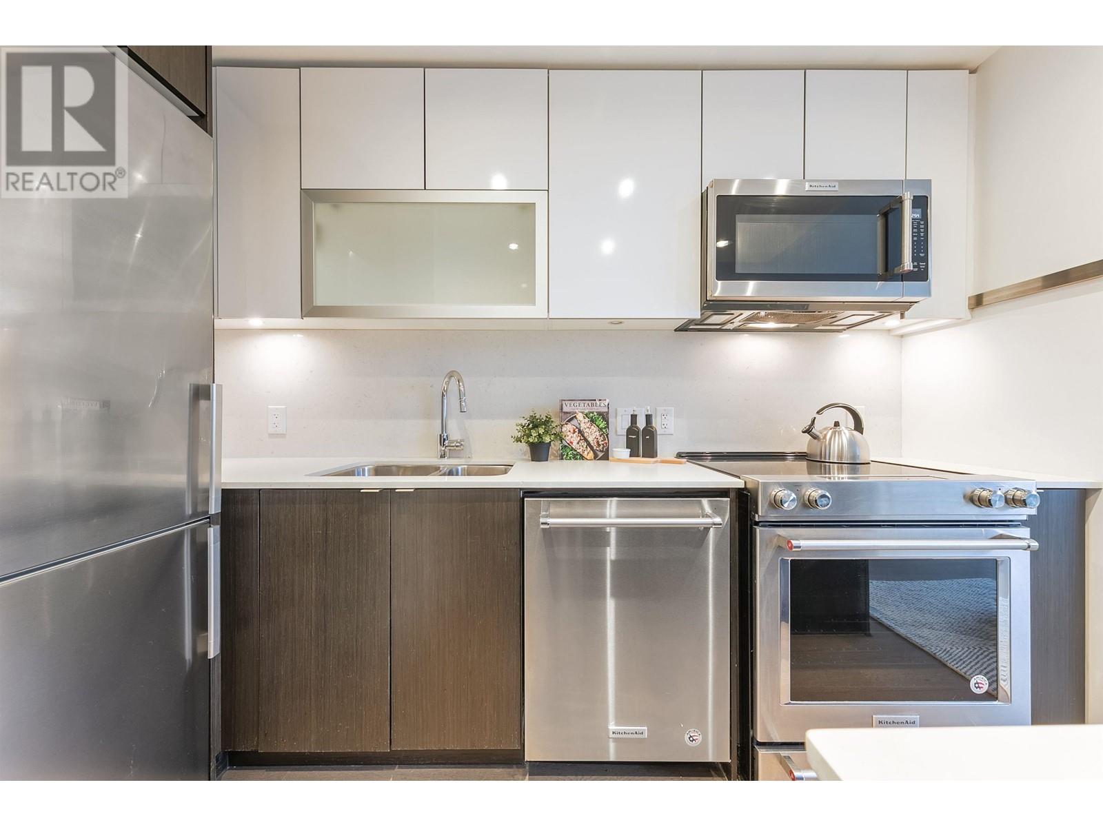 Listing Picture 6 of 31 : PH7 688 E 19TH AVENUE, Vancouver / 溫哥華 - 魯藝地產 Yvonne Lu Group - MLS Medallion Club Member