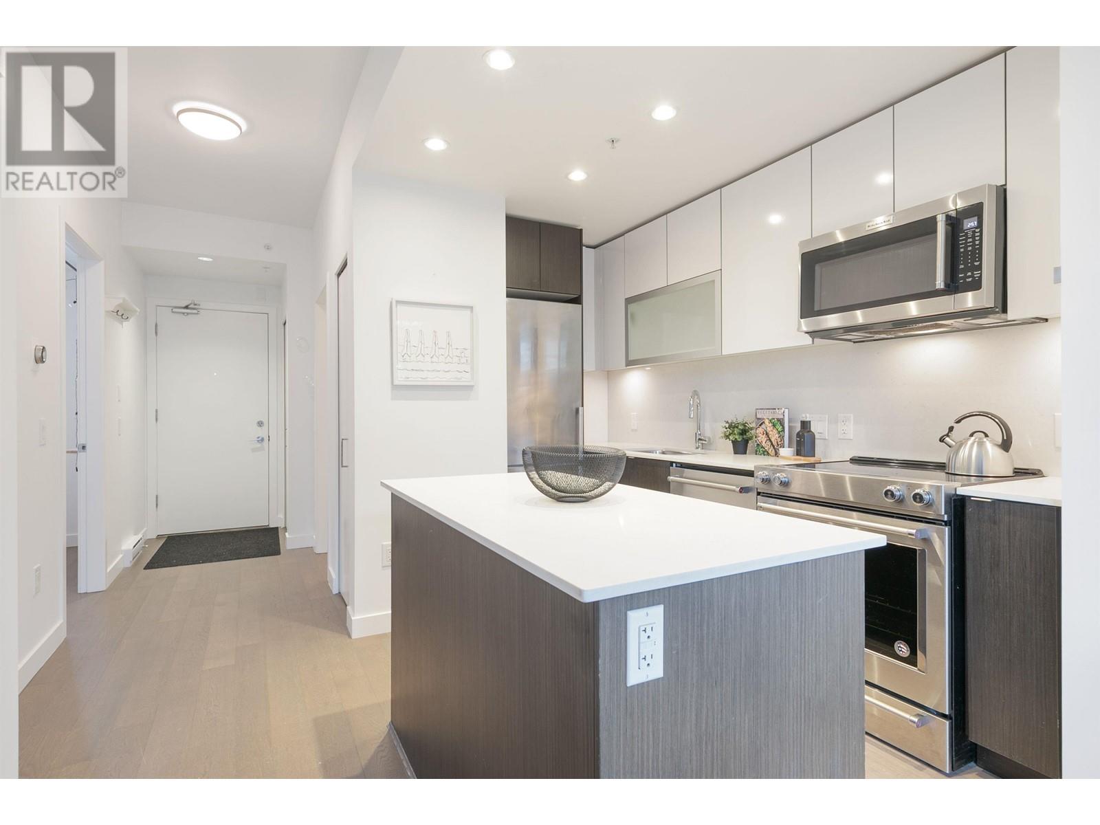 Listing Picture 7 of 31 : PH7 688 E 19TH AVENUE, Vancouver / 溫哥華 - 魯藝地產 Yvonne Lu Group - MLS Medallion Club Member