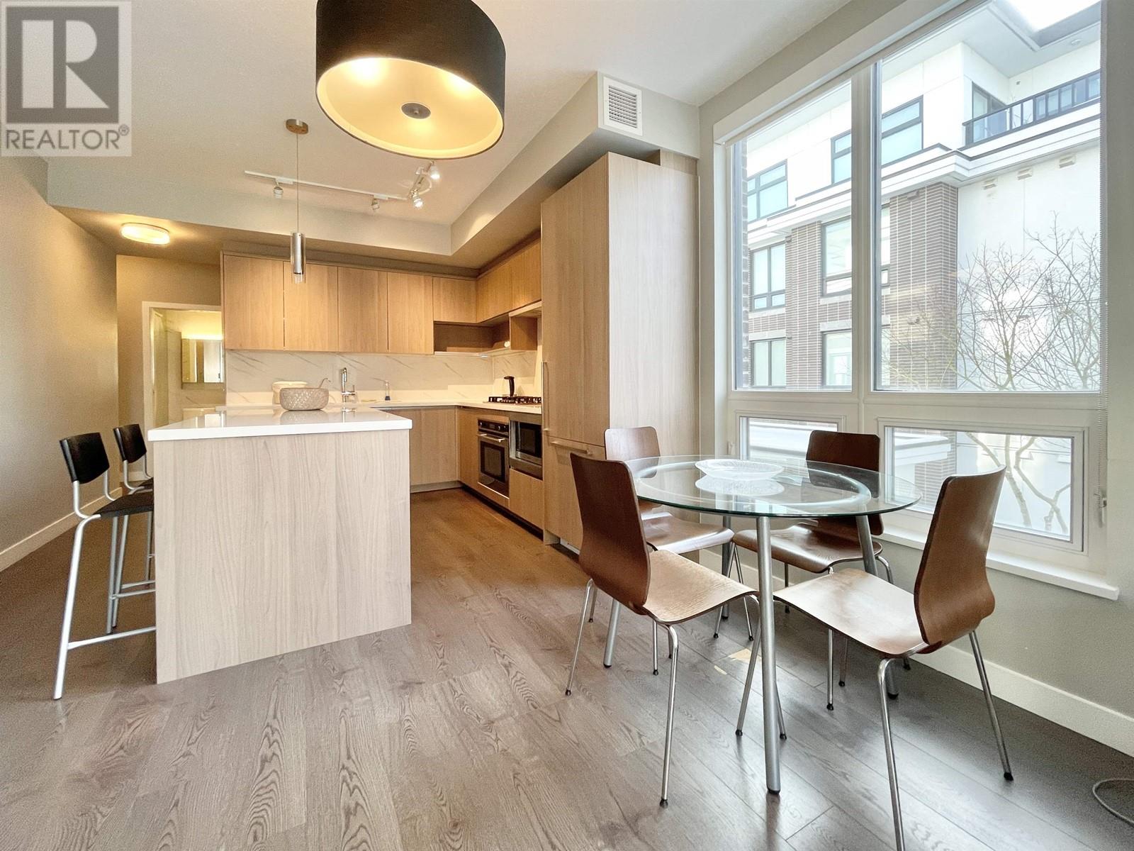 Listing Picture 3 of 10 : 210 9388 ODLIN ROAD, Richmond / 烈治文 - 魯藝地產 Yvonne Lu Group - MLS Medallion Club Member