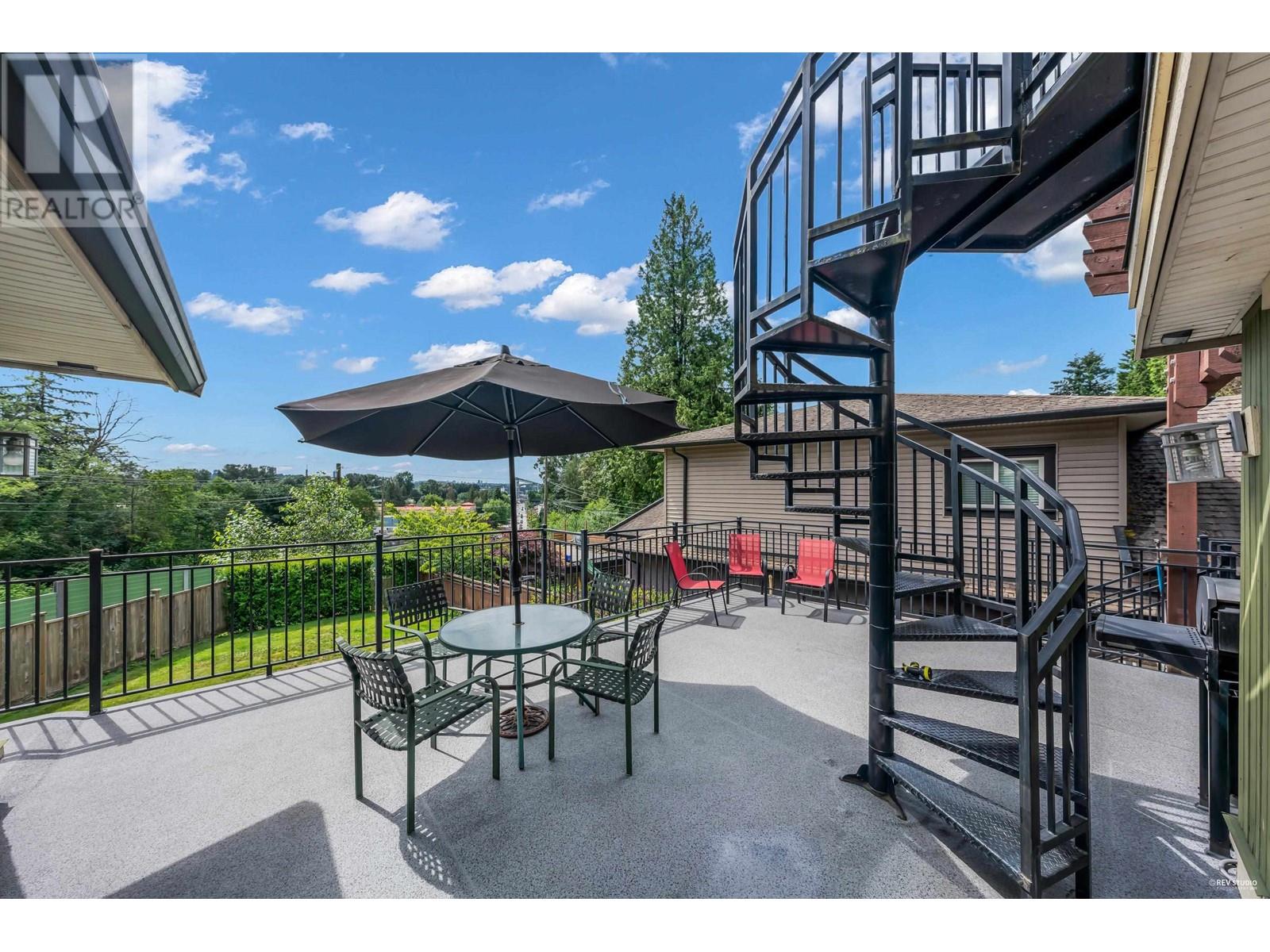 1239 Shavington Street, North Vancouver, British Columbia  V7L 1L1 - Photo 3 - R2970494
