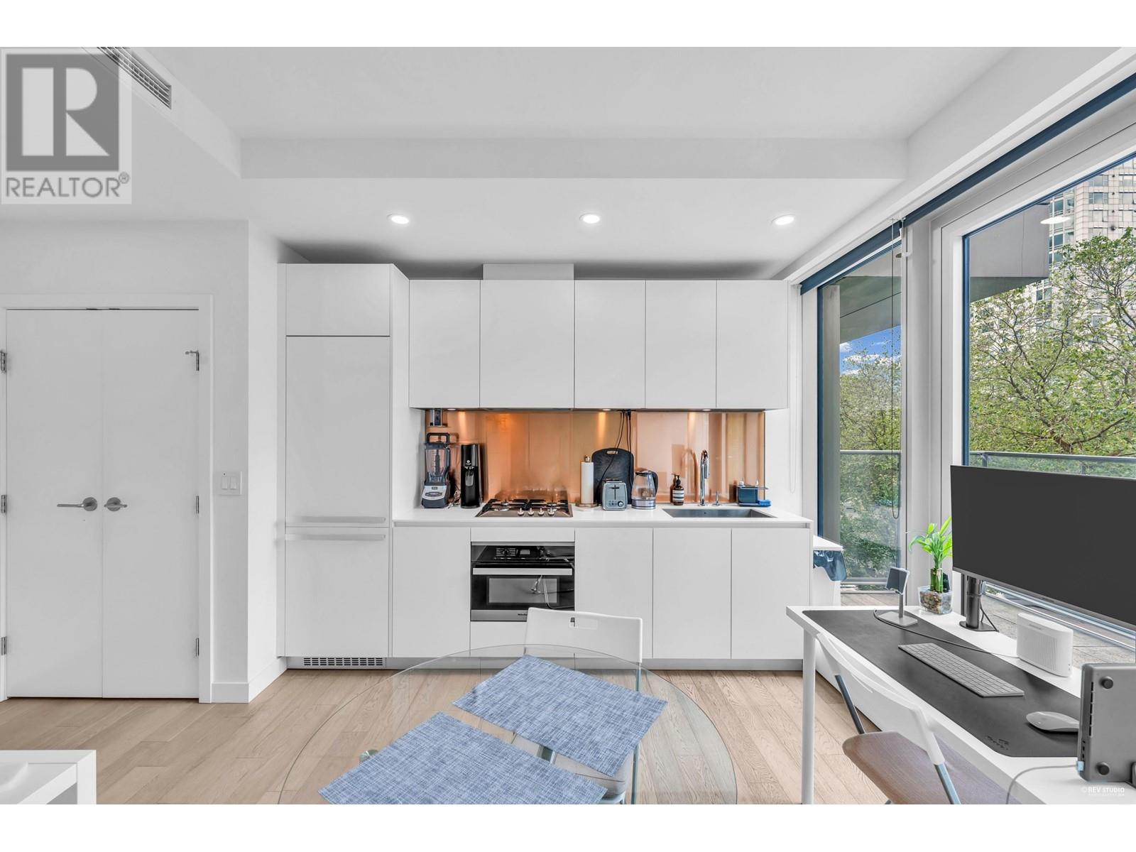 303 1480 HOWE STREET, Vancouver, British Columbia
