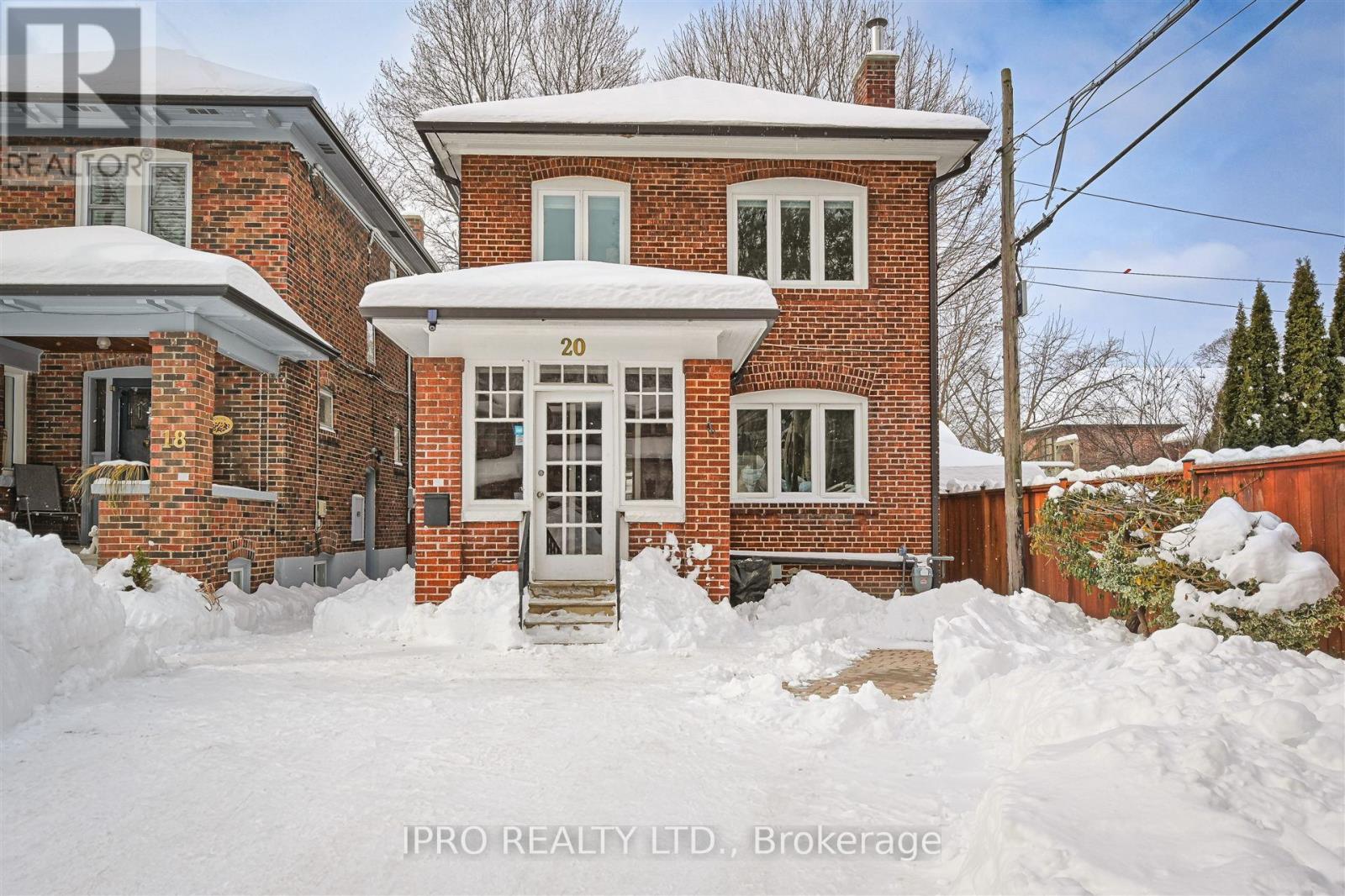 20 THORNHILL AVENUE, Toronto, Ontario