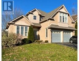 18 WOODCREST Court, Kitchener, Ontario